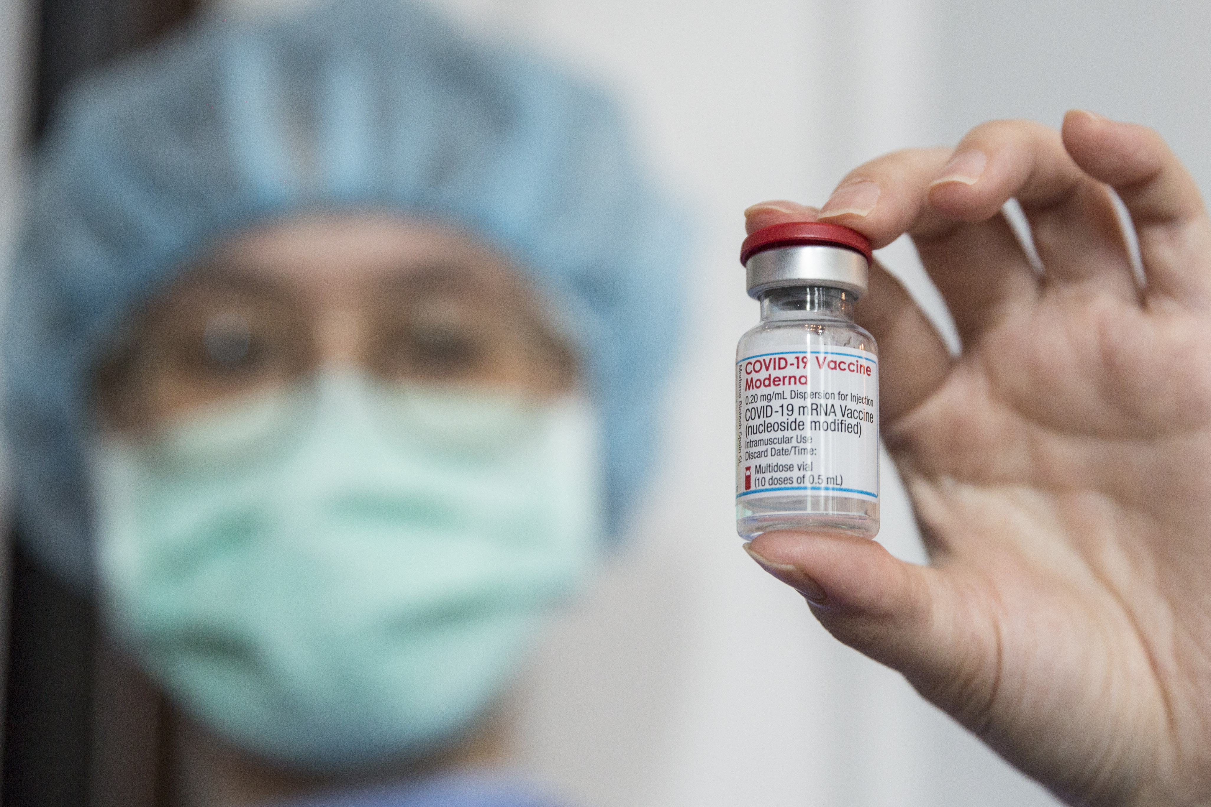 新冠疫苗供不應求，莫德納股價今年來大漲272%。