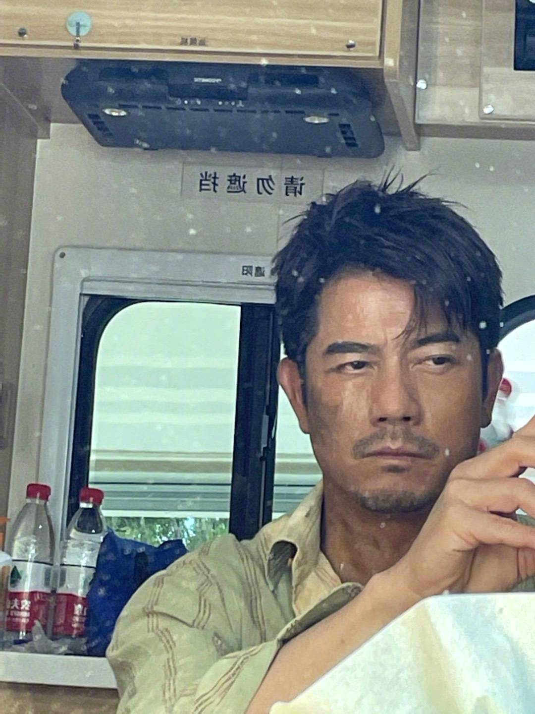 郭富城曾在微博貼出片中造型照片，看來相當落魄。（翻攝自郭富城微博）