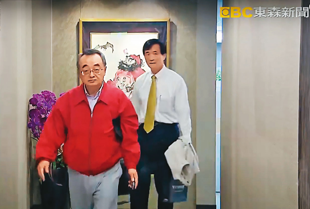 孫鐵漢（左）也非省油的燈，近來積極回補台苯股票，藉此擴大股權。（翻攝東森新聞）