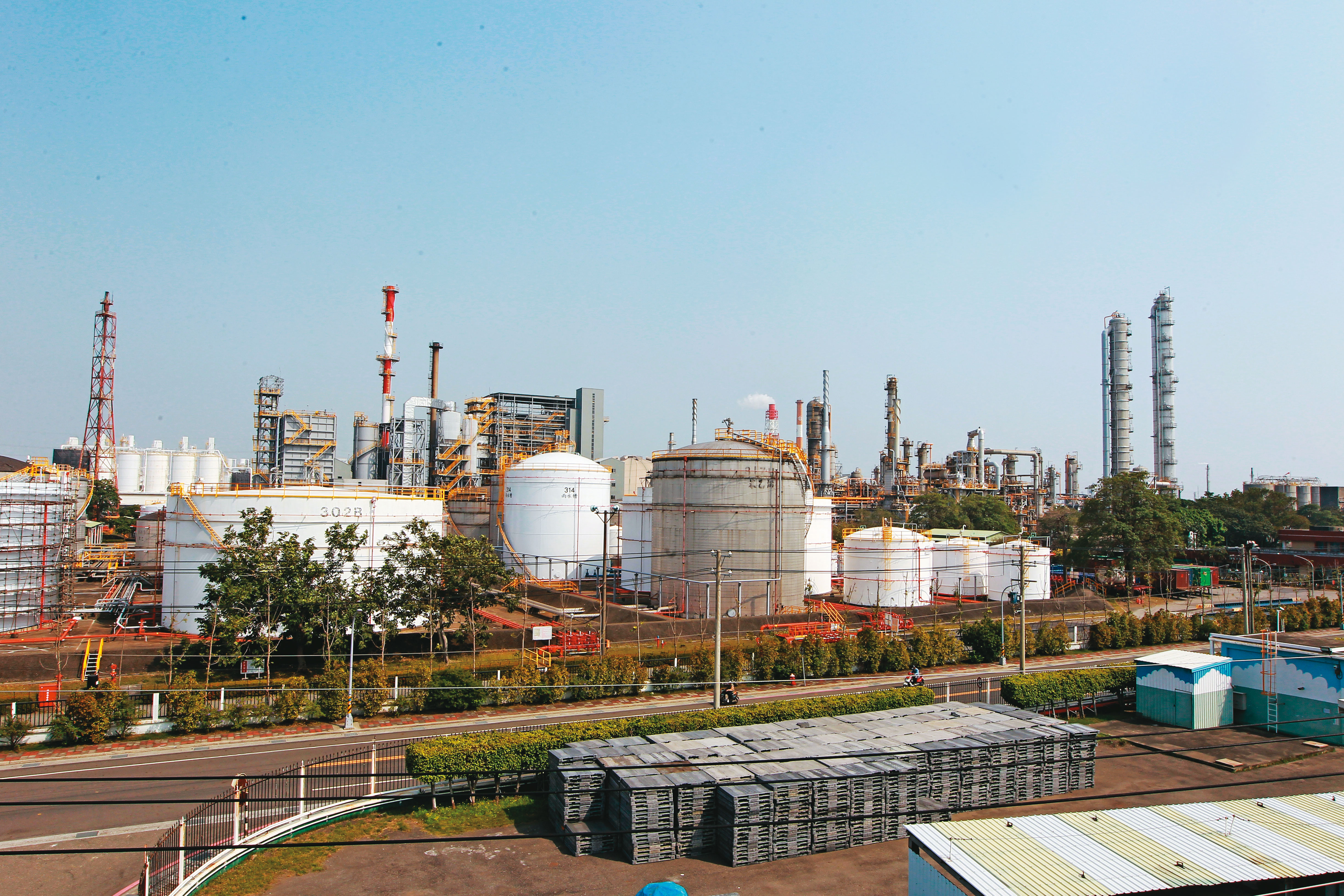 台苯是國內塑膠原料大廠，近10年屢屢爆發經營權爭奪戰。