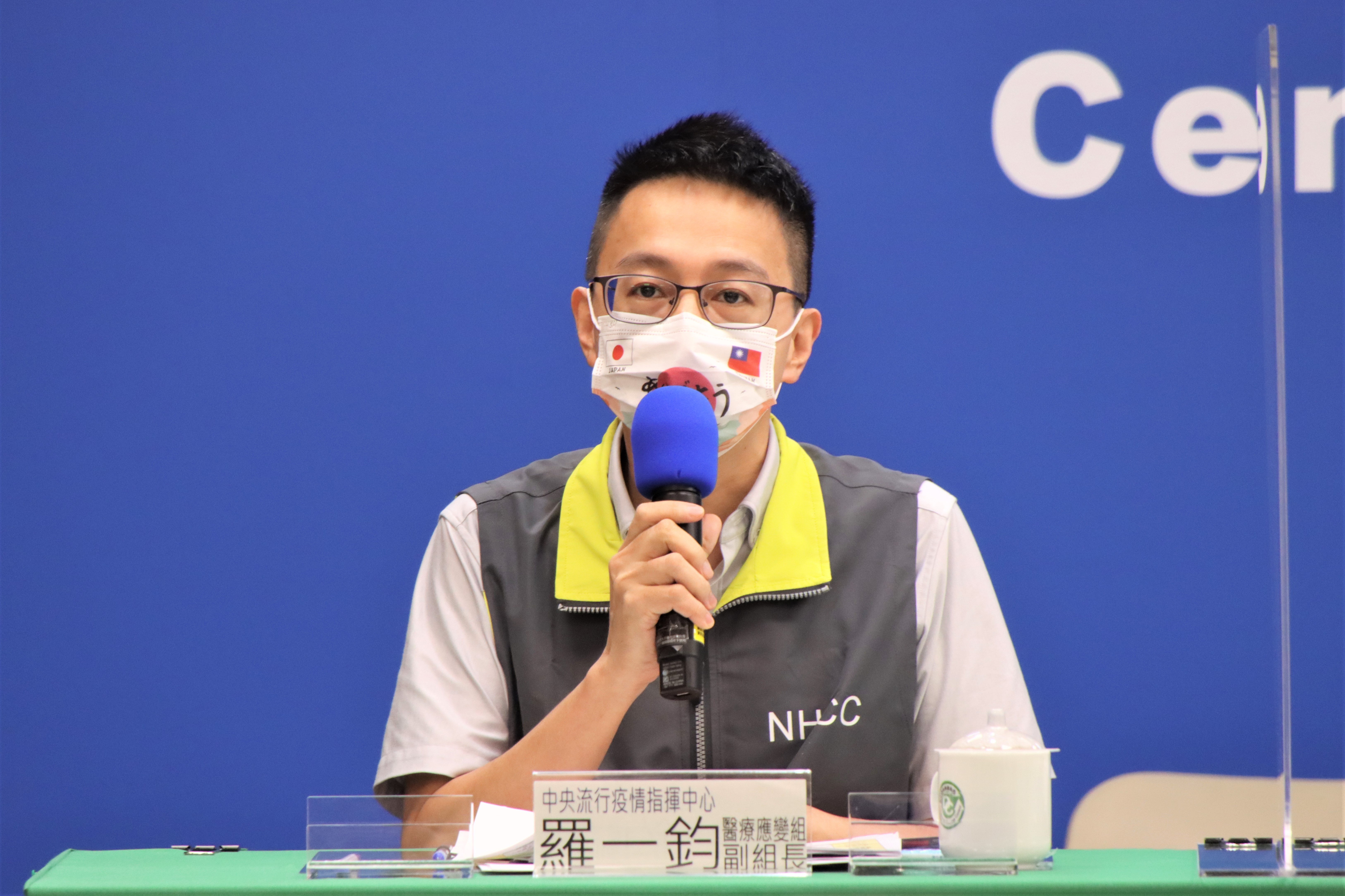 醫療應變組副組長羅一鈞透露板橋幼兒園群聚案幼童狀況。（指揮中心提供）