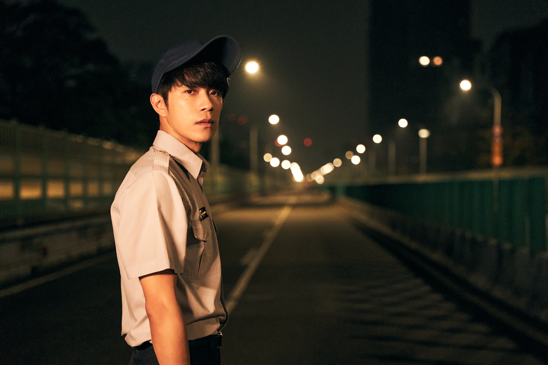 家凱除了客串演出迷你劇集《池塘怪談》,也首次負責劇集配樂。(環球音樂提供)