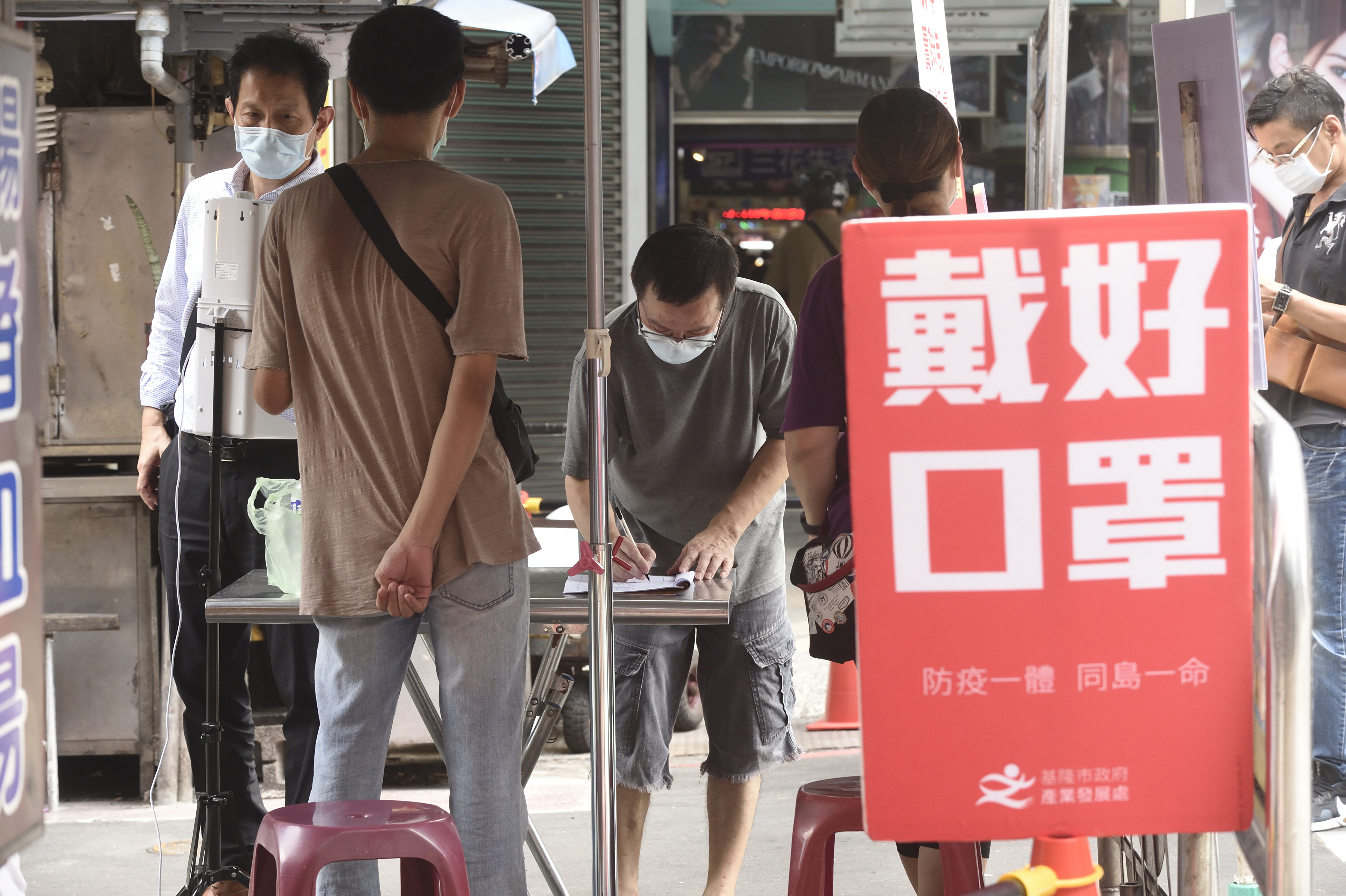 沈政男認為，依照目前疫苗覆蓋率加上民眾都配合戴口罩，「即使來到了Delta階段，還是可以清零！」（本刊資料照）