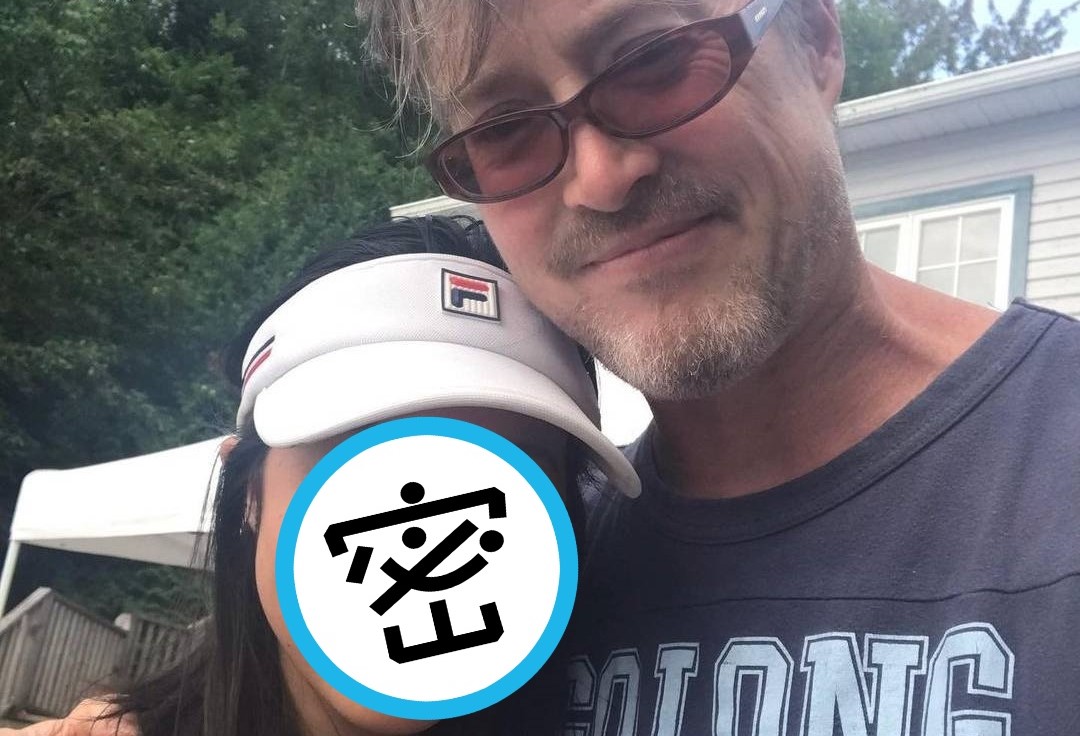 夏天帶著帽子露出燦爛笑容和夏克立合照。（翻攝自夏克立IG）