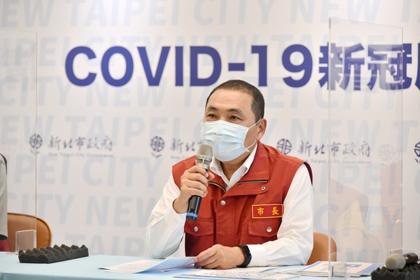 侯友宜今日上午受訪證實，新增三例確診個案。（新北市府提供）
