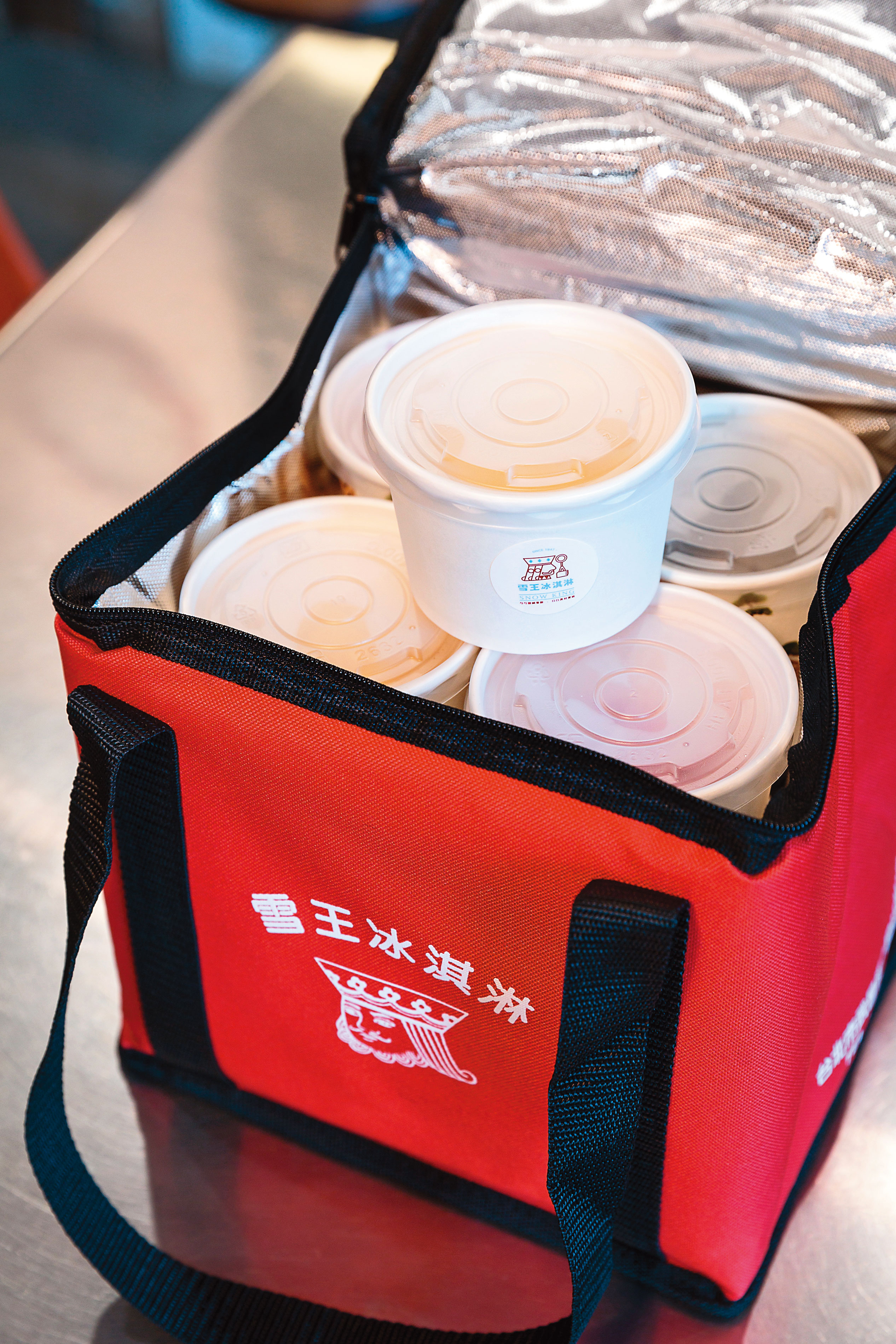 6月初,高慶豐取「無疫情」的諧音,推出買滿517元的外送服務(滿12球即贈保冷袋)。