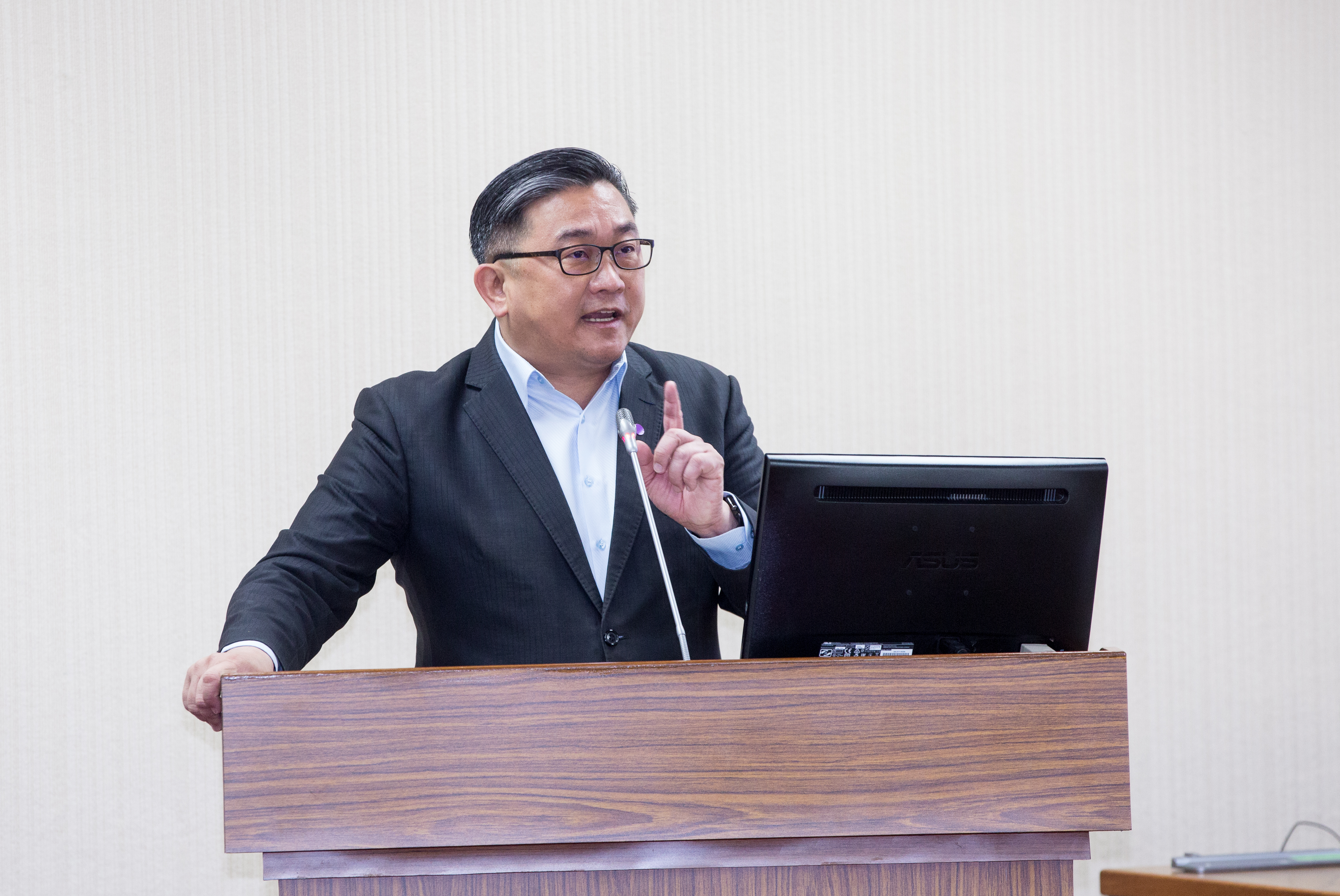 王定宇今在臉書呼籲新北市長侯友宜，迅速疫調和匡列，不要重蹈台北市環南市場覆徹。（本刊資料照）