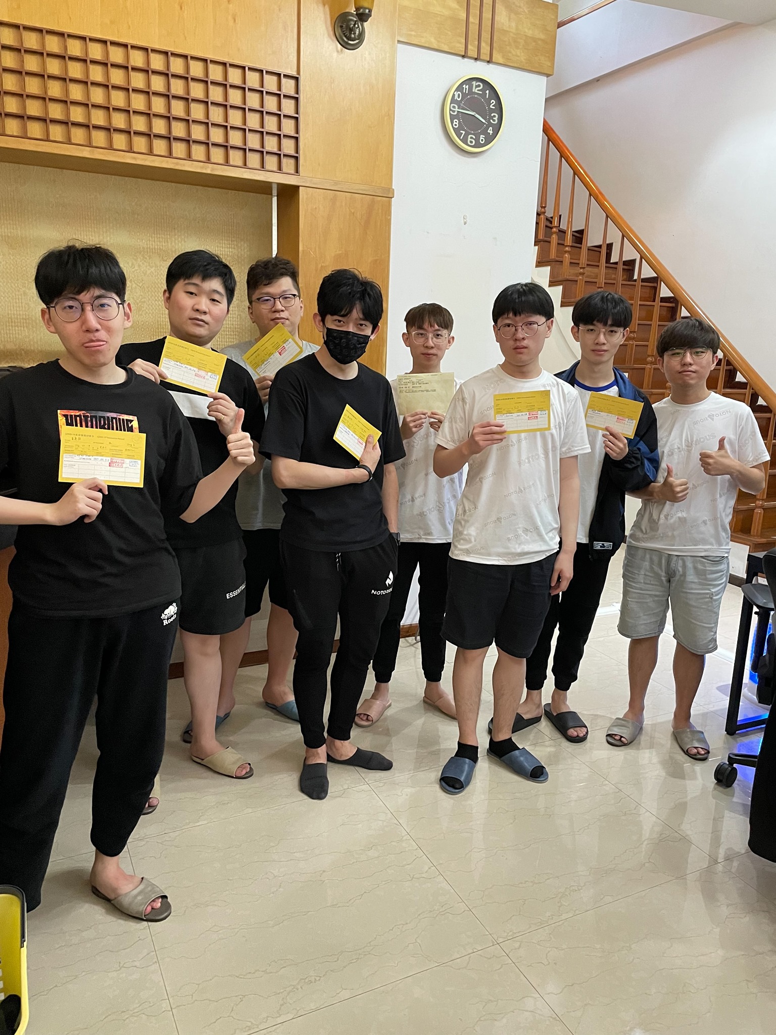 教育部體育署以「國家代表」的名目，替台灣BYG電競戰隊的選手申請到疫苗。（翻攝自丁特臉書）