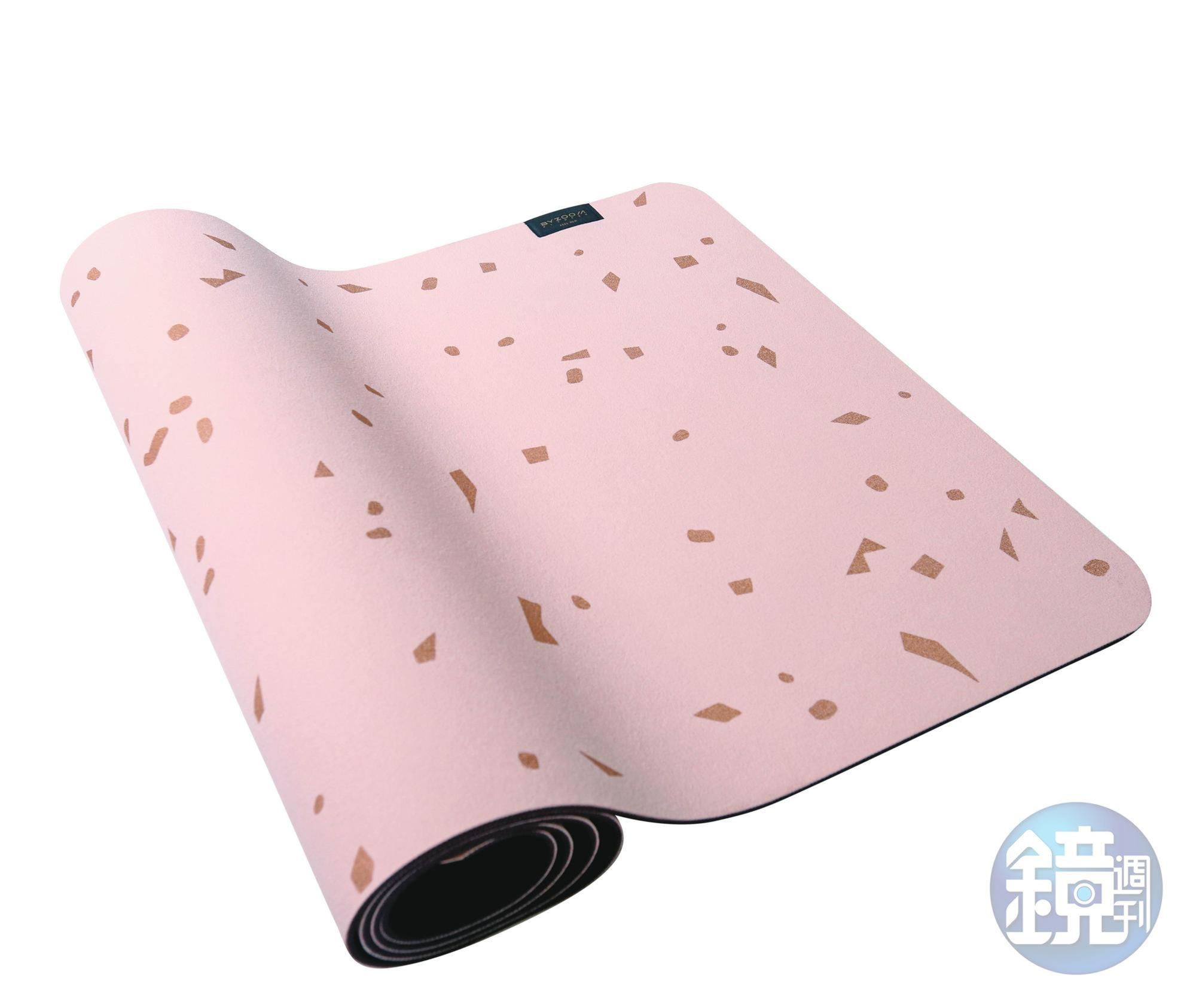 芙瑞設計的瑜珈墊不只耐用，也力求美觀。（瑜珈墊5mm，750元／片）