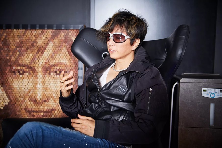 日本藝人GACKT因嚴重失聲障礙，宣布無限期停工。（網路圖片）