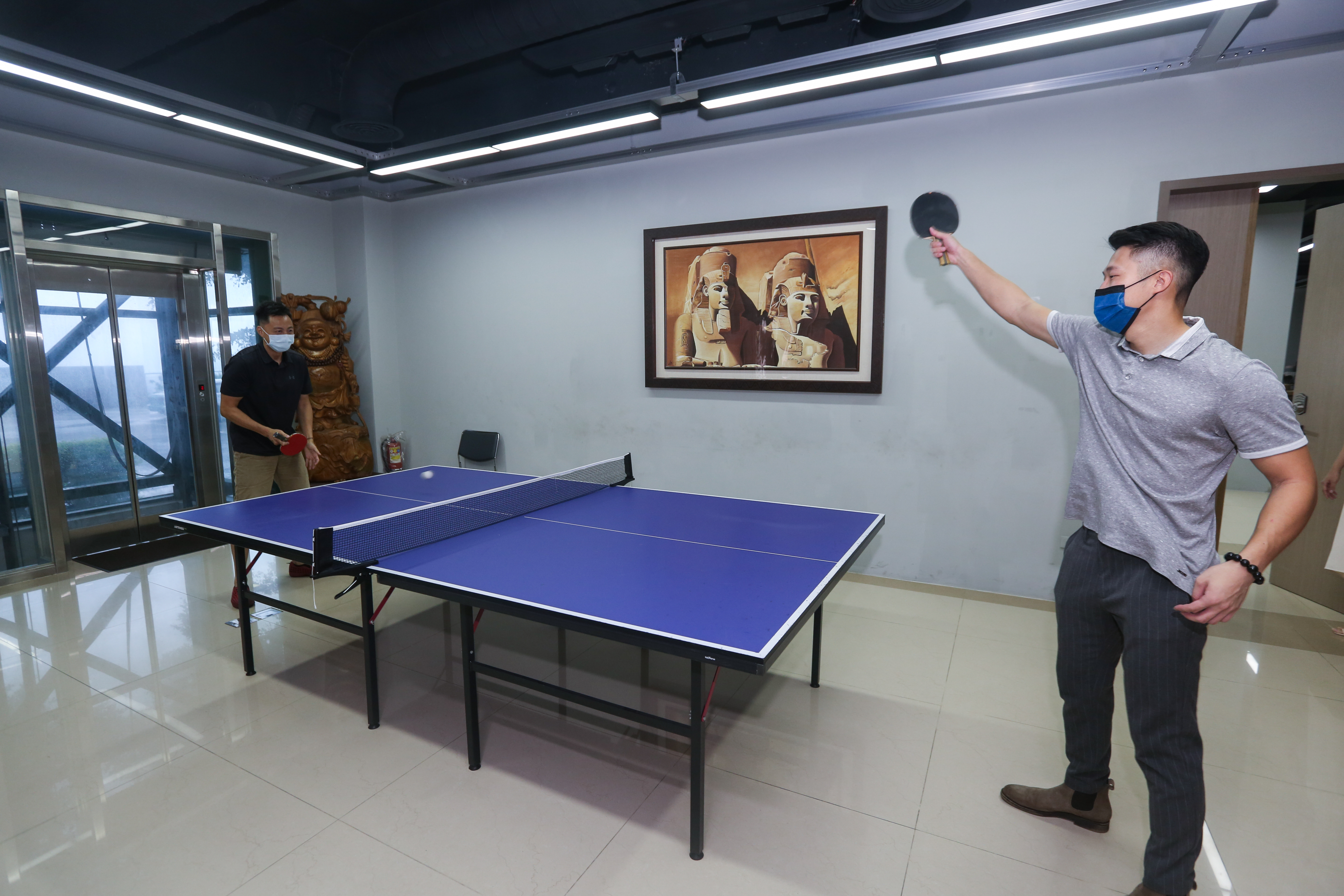 芙瑞身為健身器材廠，特別設置桌球室，鼓勵員工運動。