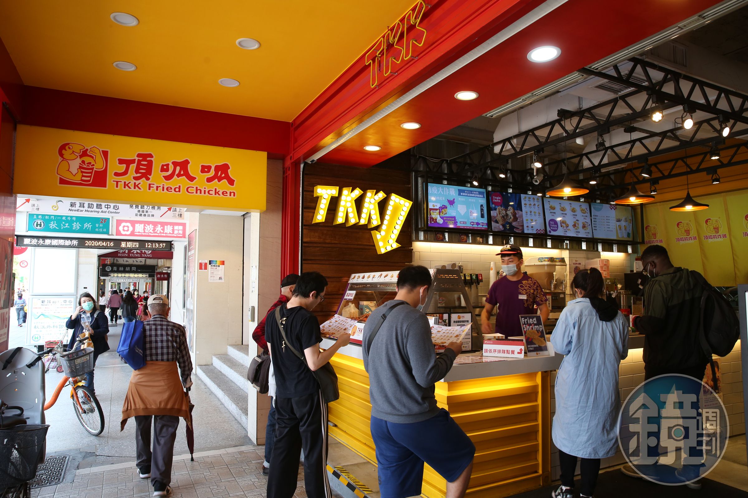 配合新北市餐飲內用禁令，多家速食業者紛紛跟進。（本刊資料照）