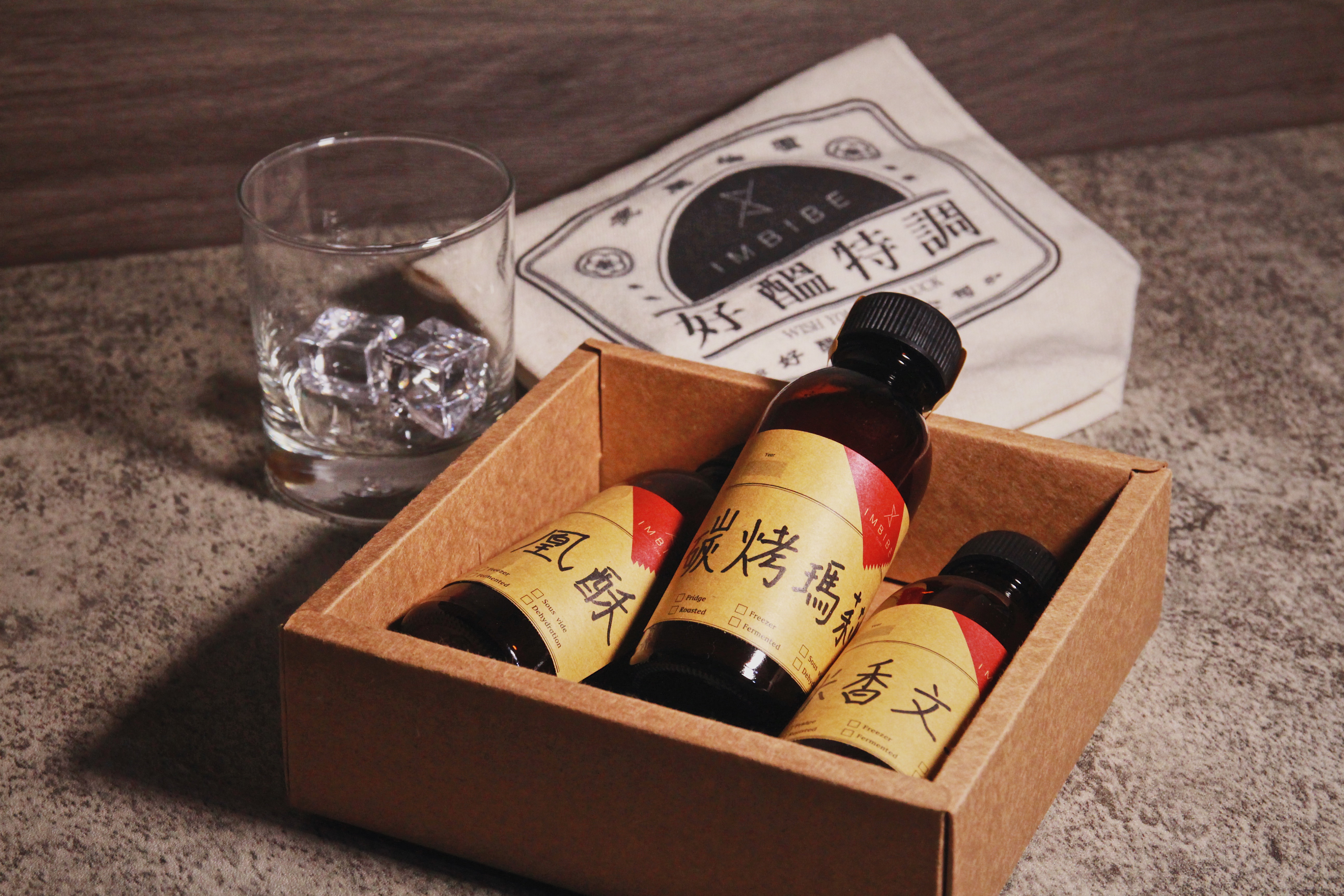 別緻的「好醞中秋禮盒」有3款調酒，配著烤肉就可乾完，人跟冰箱都沒負擔。（950元／組）