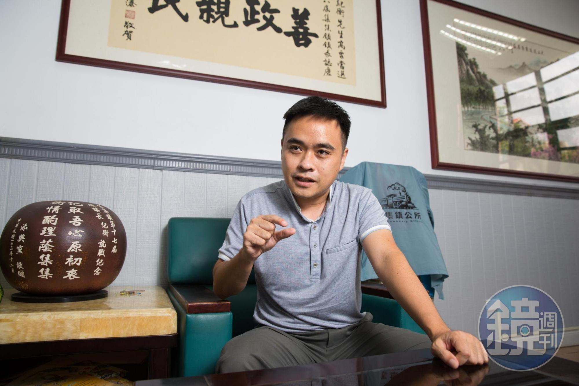 陳紀衡表示，國民黨縣長很會做人，但施政就是頭痛醫頭，腳疼醫腳。