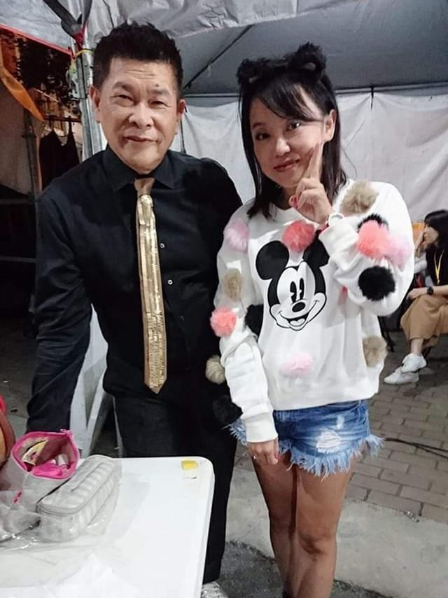 澎恰恰(左)近來和沈玉琳的前女友佩真(右)有許多業務上的合作。(翻攝自「佩真藝人二手屋」臉書)
