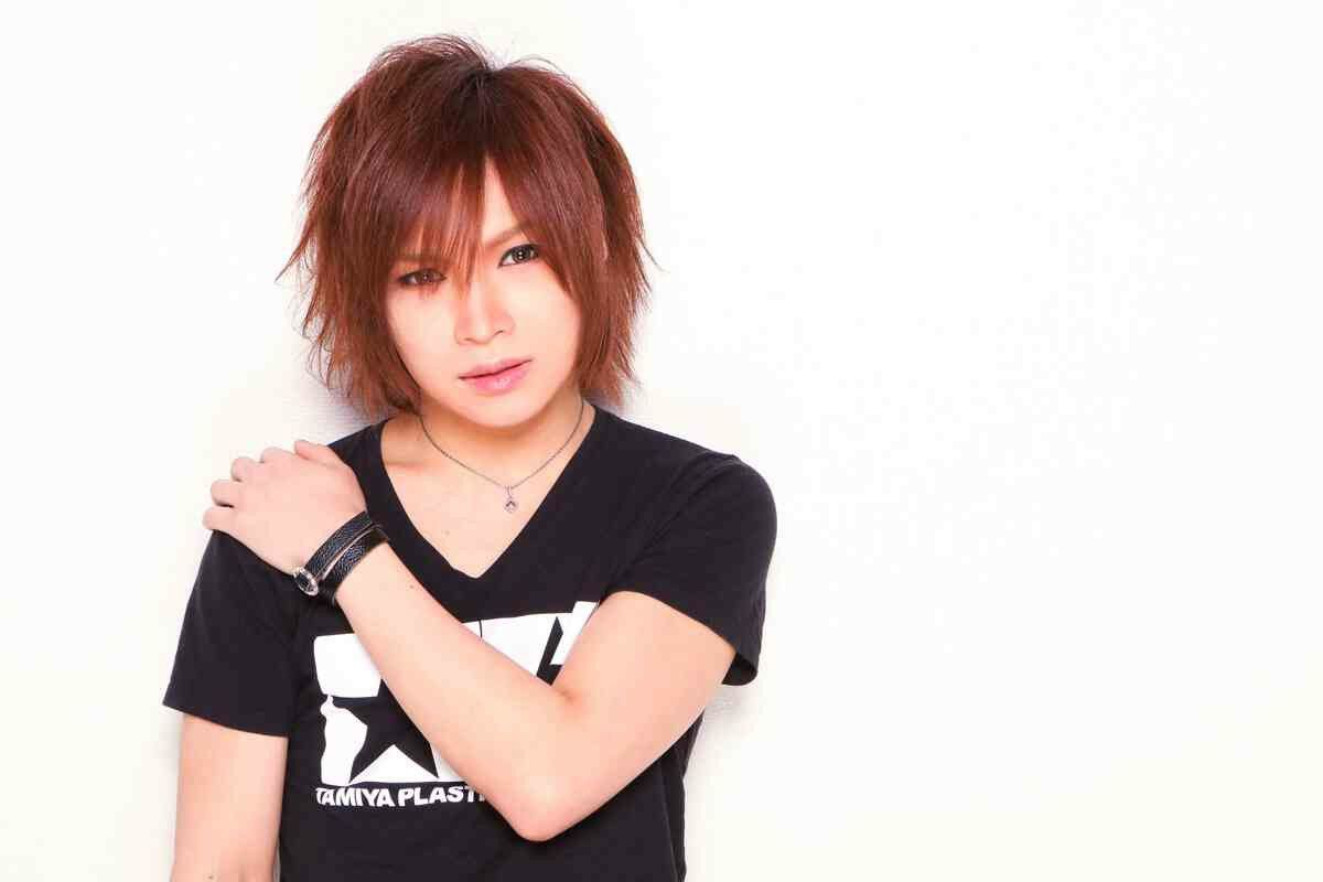 日本金爆樂團主唱鬼龍院翔新婚4天被踢爆婚前腳踏兩條船。（網路圖片）