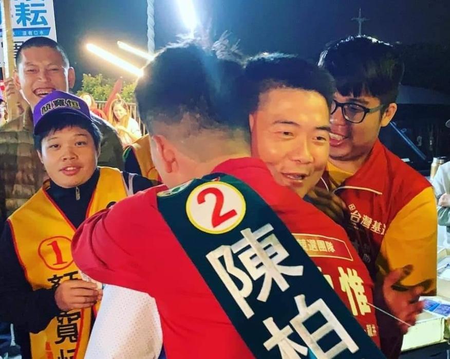 顏寬恒在臉書宣布要當罷免義工,陳柏惟與台灣基進成員也展開反擊。(翻攝自陳柏惟臉書)
