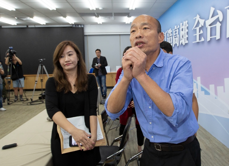 韓國瑜（右）近日飛往美國進行演講，王淺秋（左）否認是為了避開黨主席選舉。（本刊資料照）