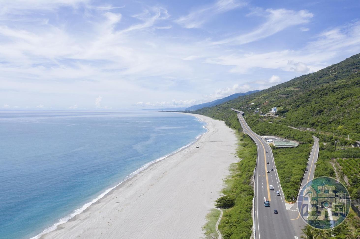 在長達60多公里的南迴公路海岸線上，藏著多件藝術家的創作，留待旅人去發掘。