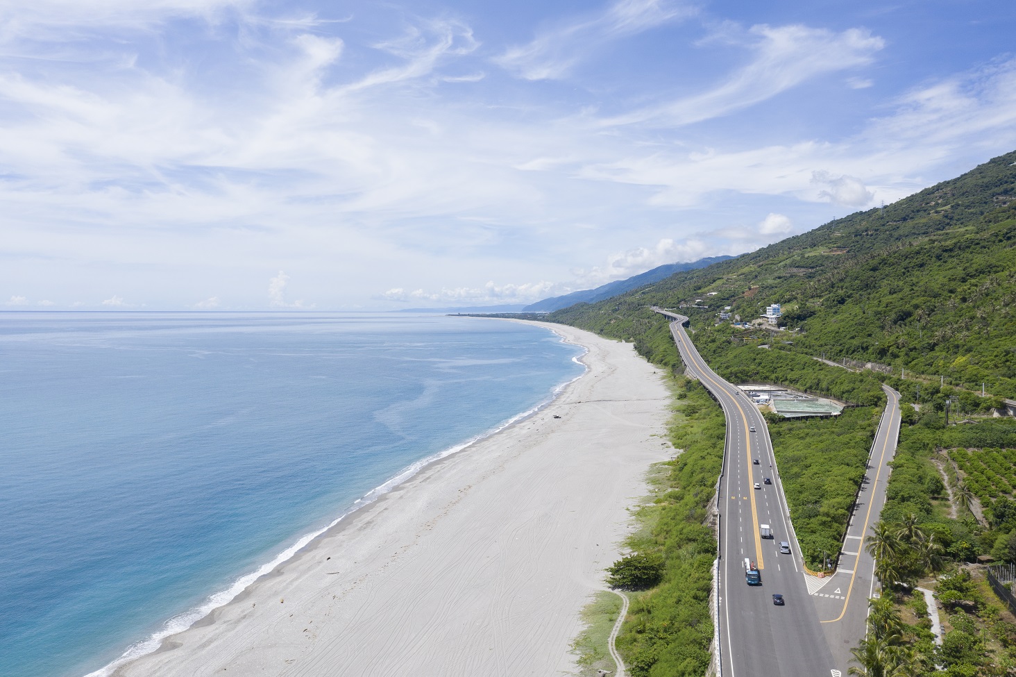 在長達60多公里的南迴公路海岸線上，藏著多件藝術家的創作，留待旅人去發掘。