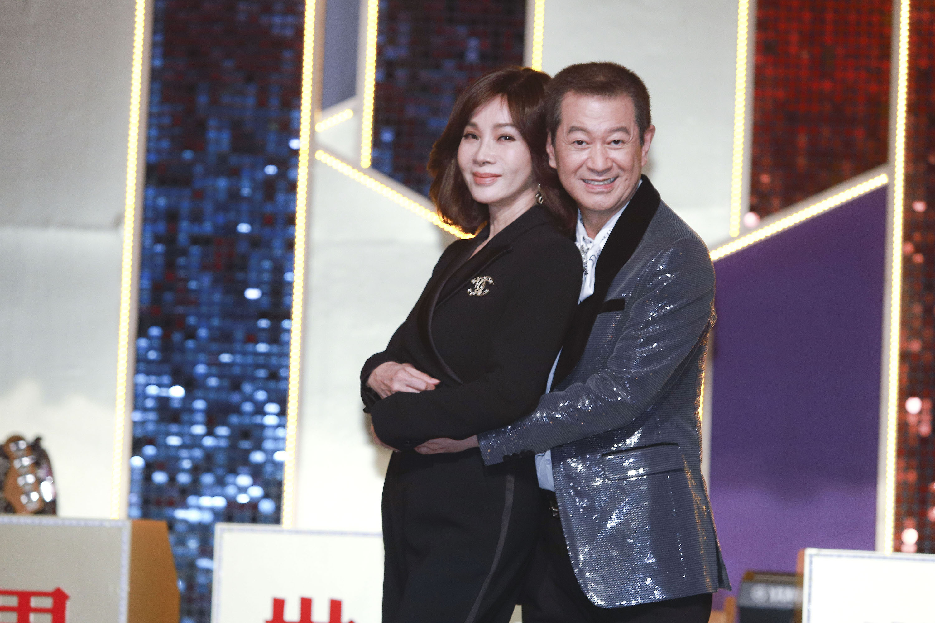 陳美鳳及蔡小虎兩人以前有一起到海外工作，成了愛購物的好朋友。（民視提供）