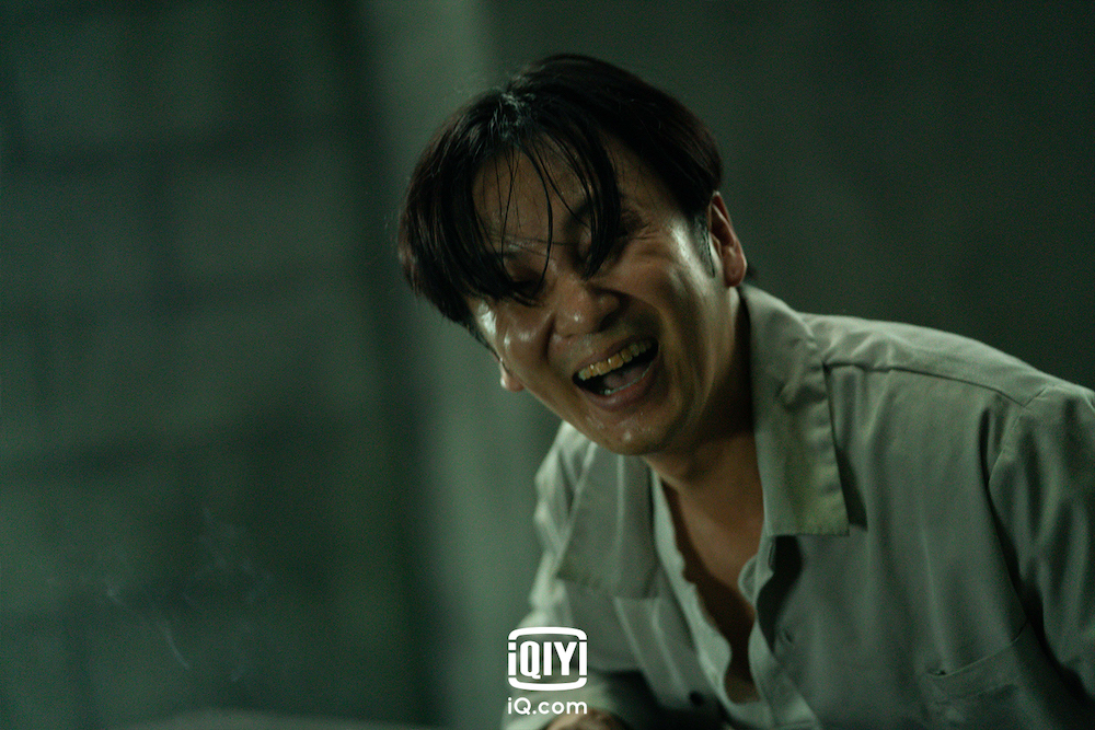 張書偉瘋癲演技成焦點。（愛奇藝提供）