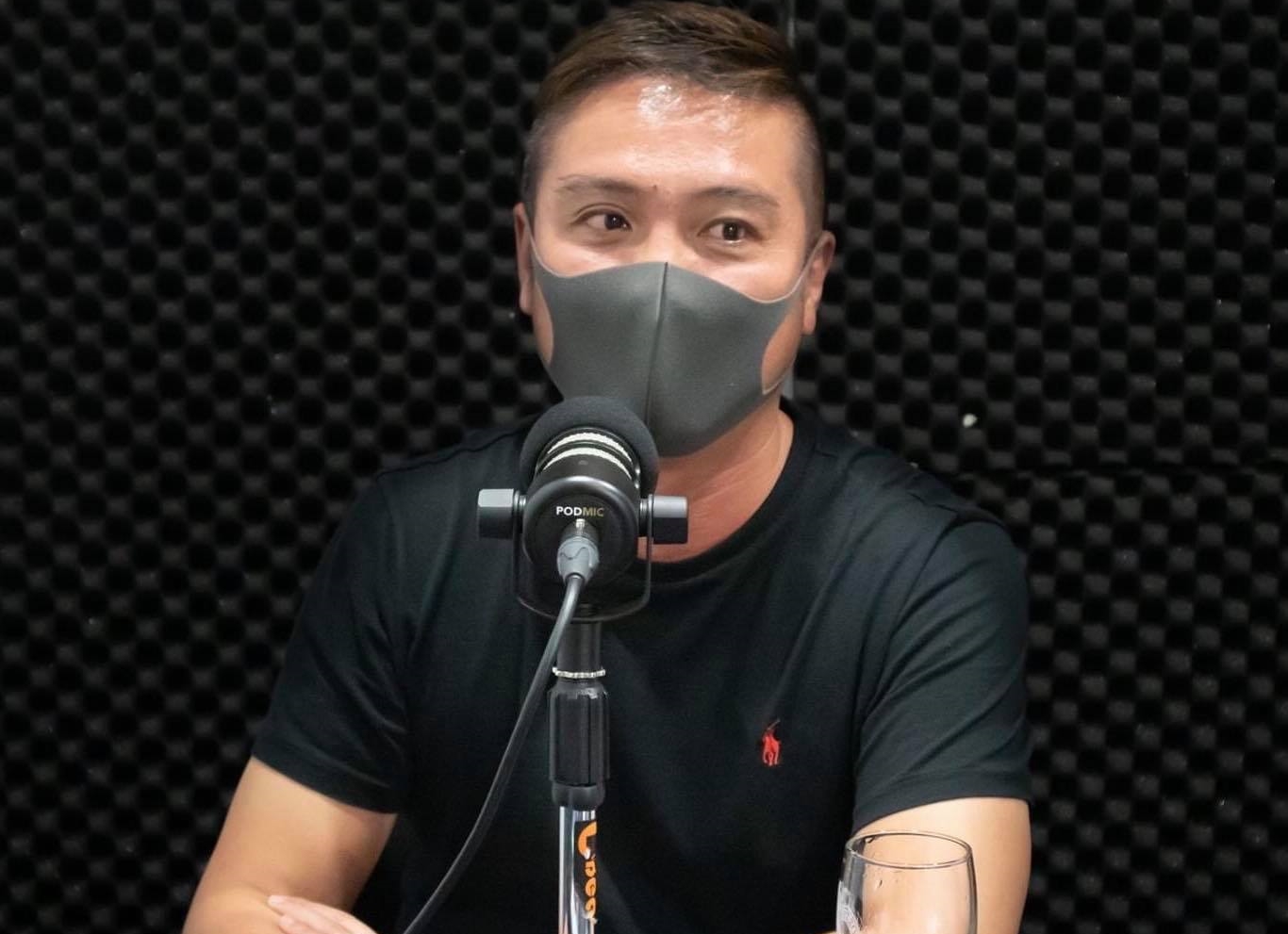 「條子鴿」因在臉書影射張維洲闖紅燈耍特權，遭到當事人否認。（翻攝自條子鴿臉書）