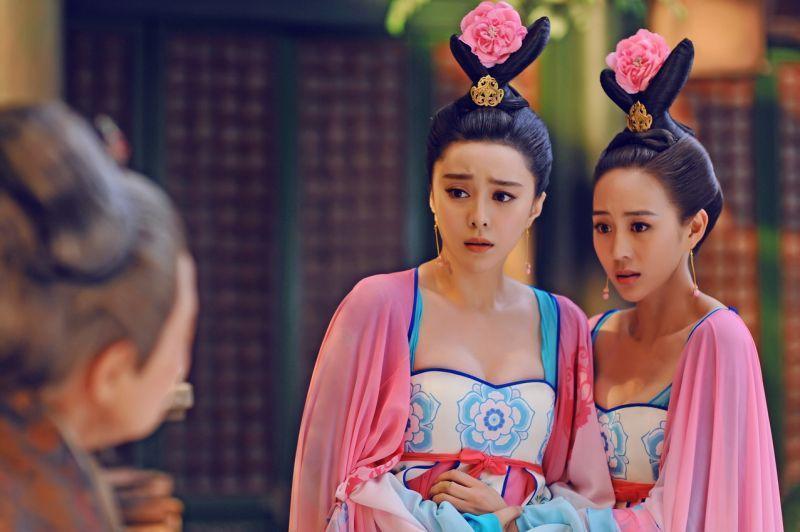 張鈞甯(右)與范冰冰(終)因合作《武媚娘傳奇》成為閨密,張鈞甯告白:「我最喜歡妳。」(中視提供)