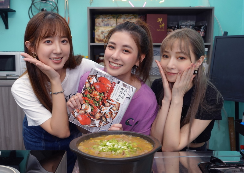洪詩（左起）、宇珊、寶兒在《星期三不無聊》挑戰複製牛肉羹。（繁星浩月娛樂提供）