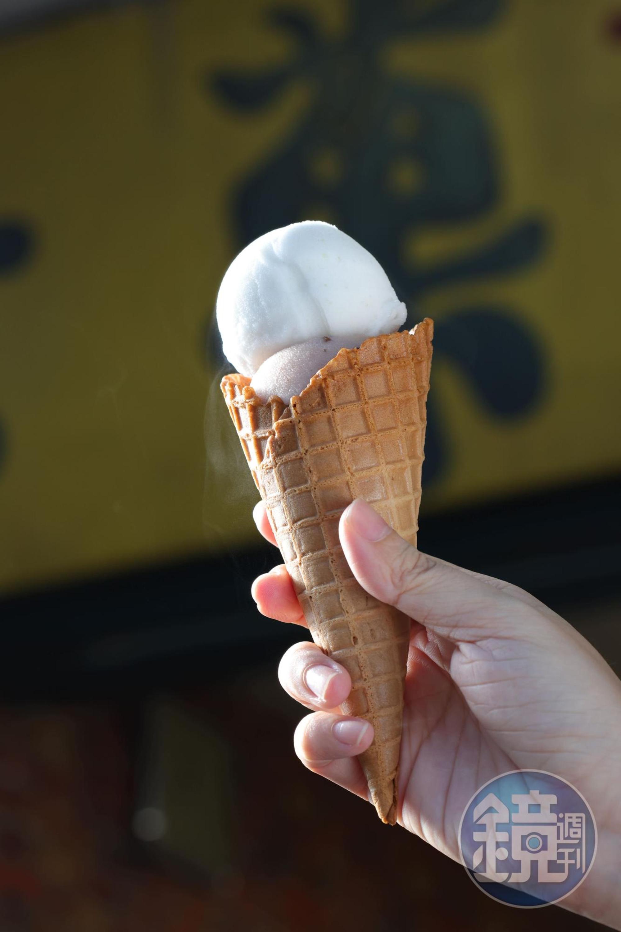 離家不遠也可以選擇餅乾甜筒裝吧噗，或者另外購買甜筒回家自己裝。