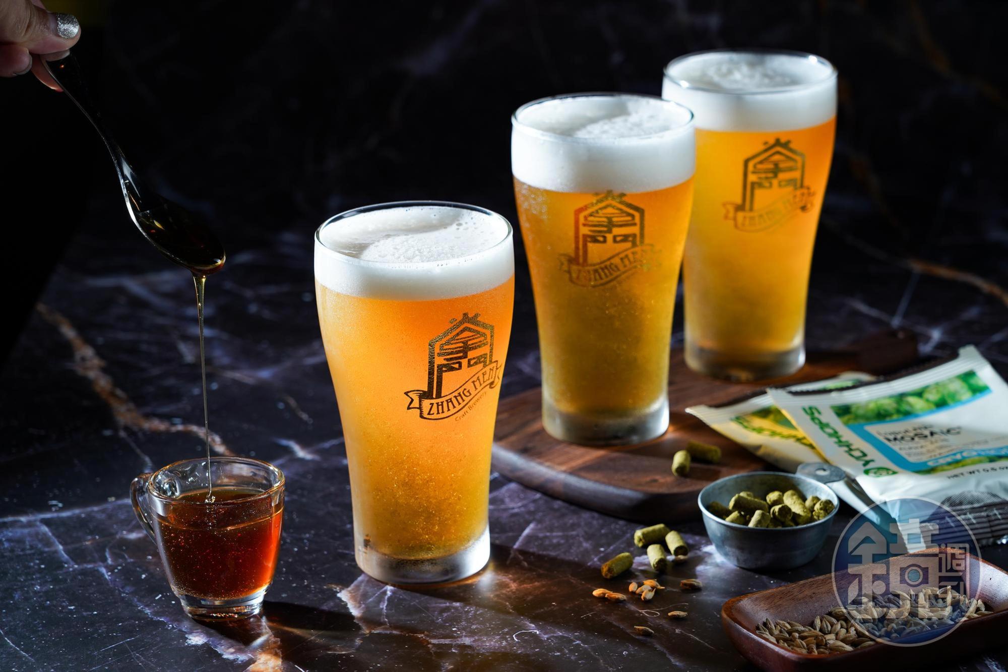 「愛羅武勇」適合搭配海鮮和烤物（左，240元／350ml）、「夏夜晚風」（中，200元／350ml）適合煙燻料理、「55％小麥」（右，200元／350ml）則是炸物和披薩的好拍檔。