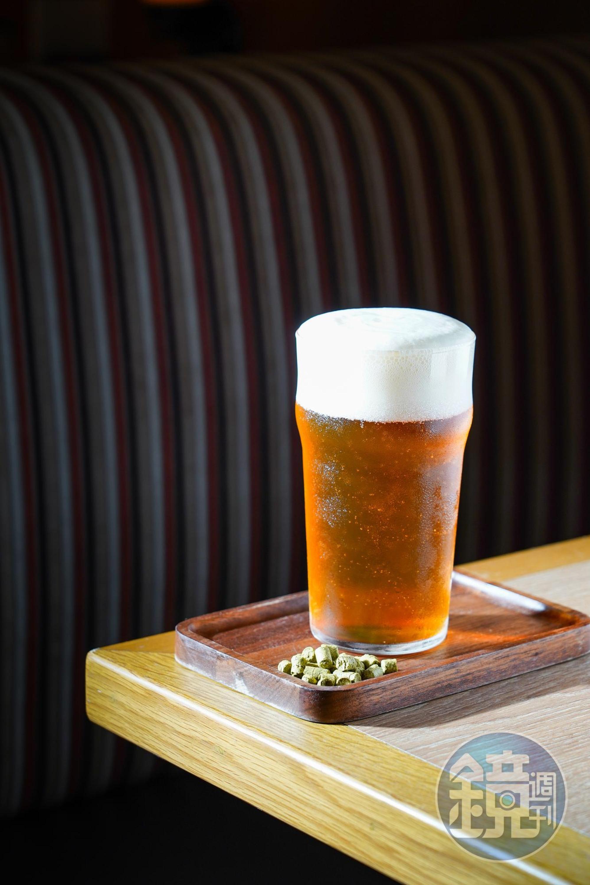 「麻吉IPA」有北美酒花典型的果香，能強調食物特殊風味，也相當易飲。（外帶罐裝價190元／330ml）