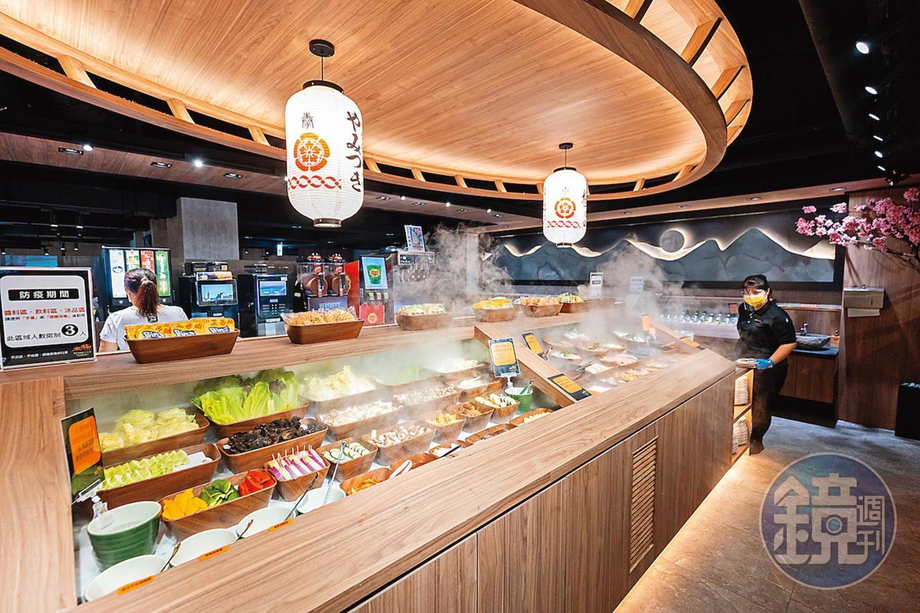 8月新開張的「本格和牛燒肉放題」新北永和店，自助取餐區也確實做好防疫措施。