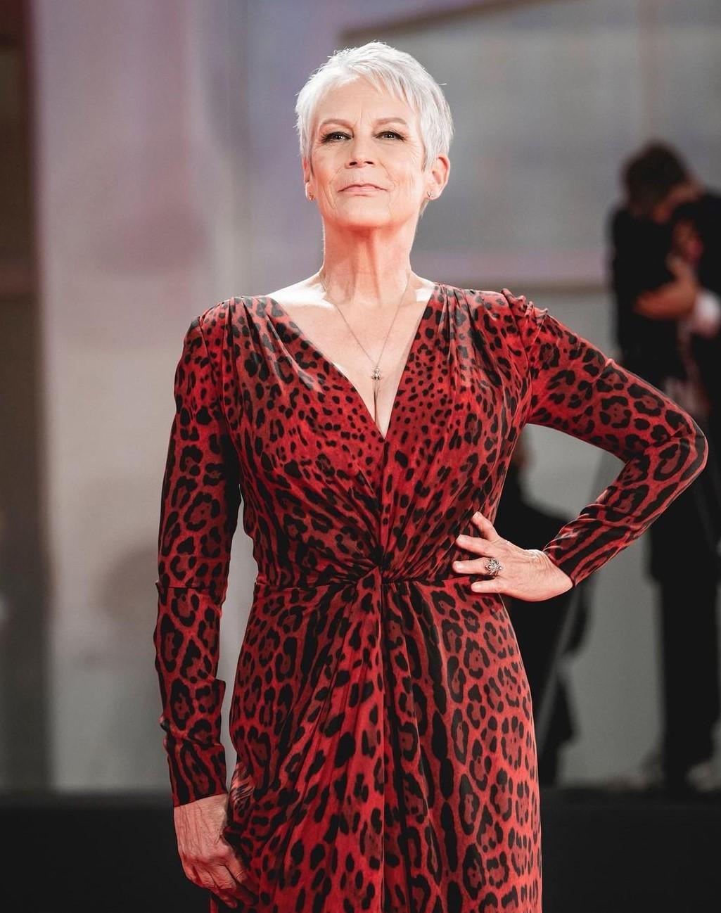 潔美李寇蒂斯亮麗出席威尼斯影展。(翻攝Jamie Lee Curtis IG)