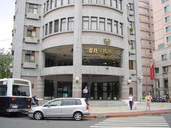 戚女7月間闖進北投分局長安派出所毆打值勤員警。（翻攝北市警局官網）