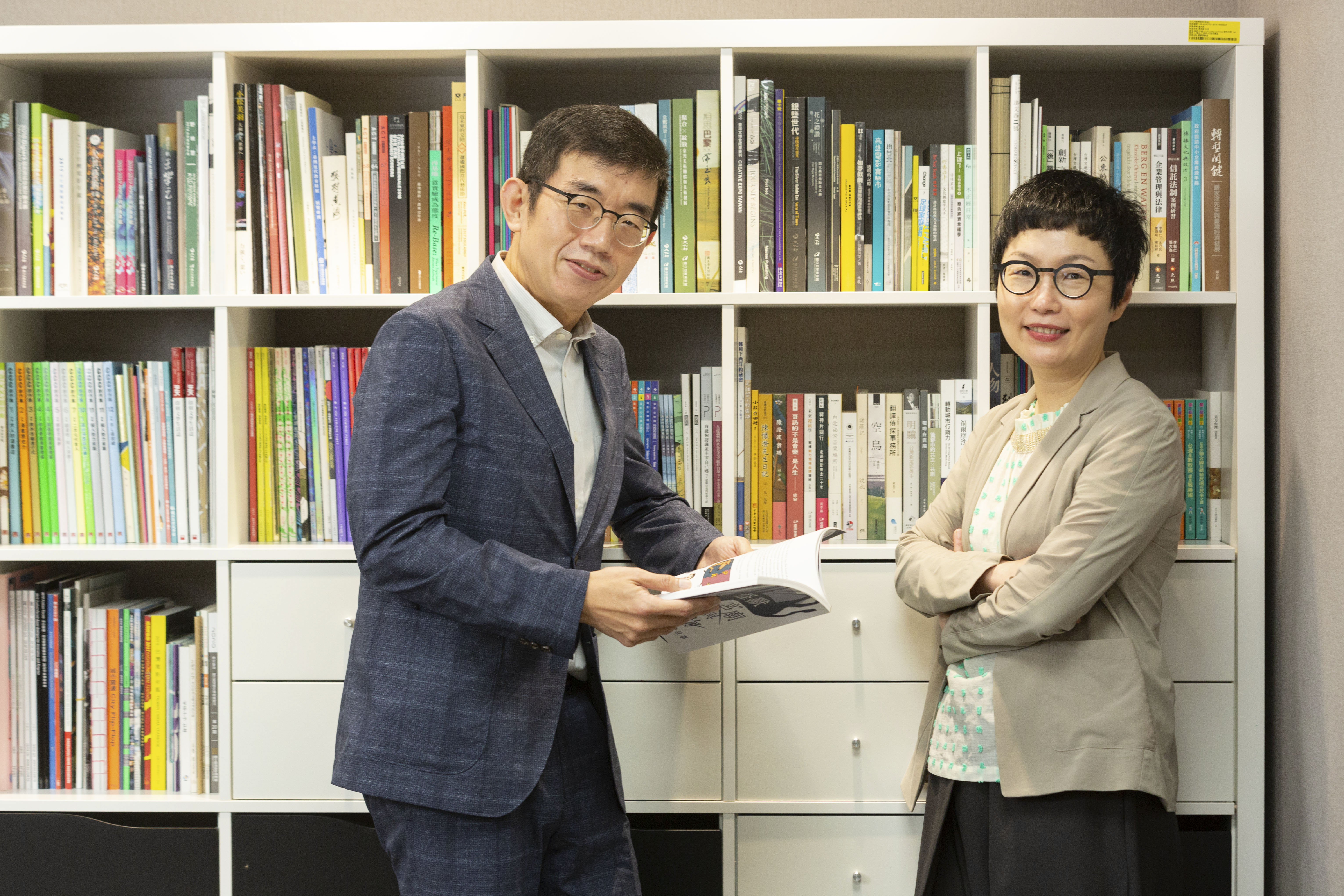 文策院董事長丁曉菁（右）表示，李明哲（左）兼具產業與法人組織經驗的專業背景，上任未久就接上軌道。