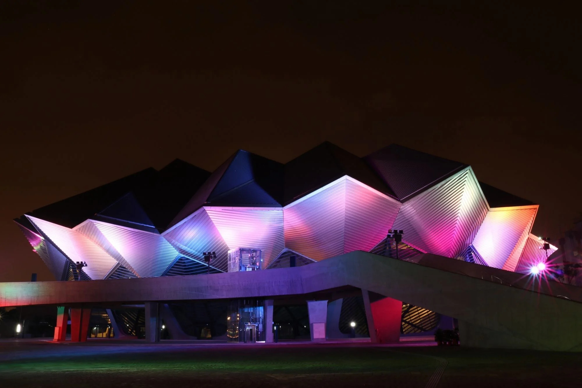 音樂表演場館的規模若能涵蓋大中小型，且做到連鎖經營，才能創造經濟規模。圖為台北流行音樂中心。（翻攝自tatlerasia.com）