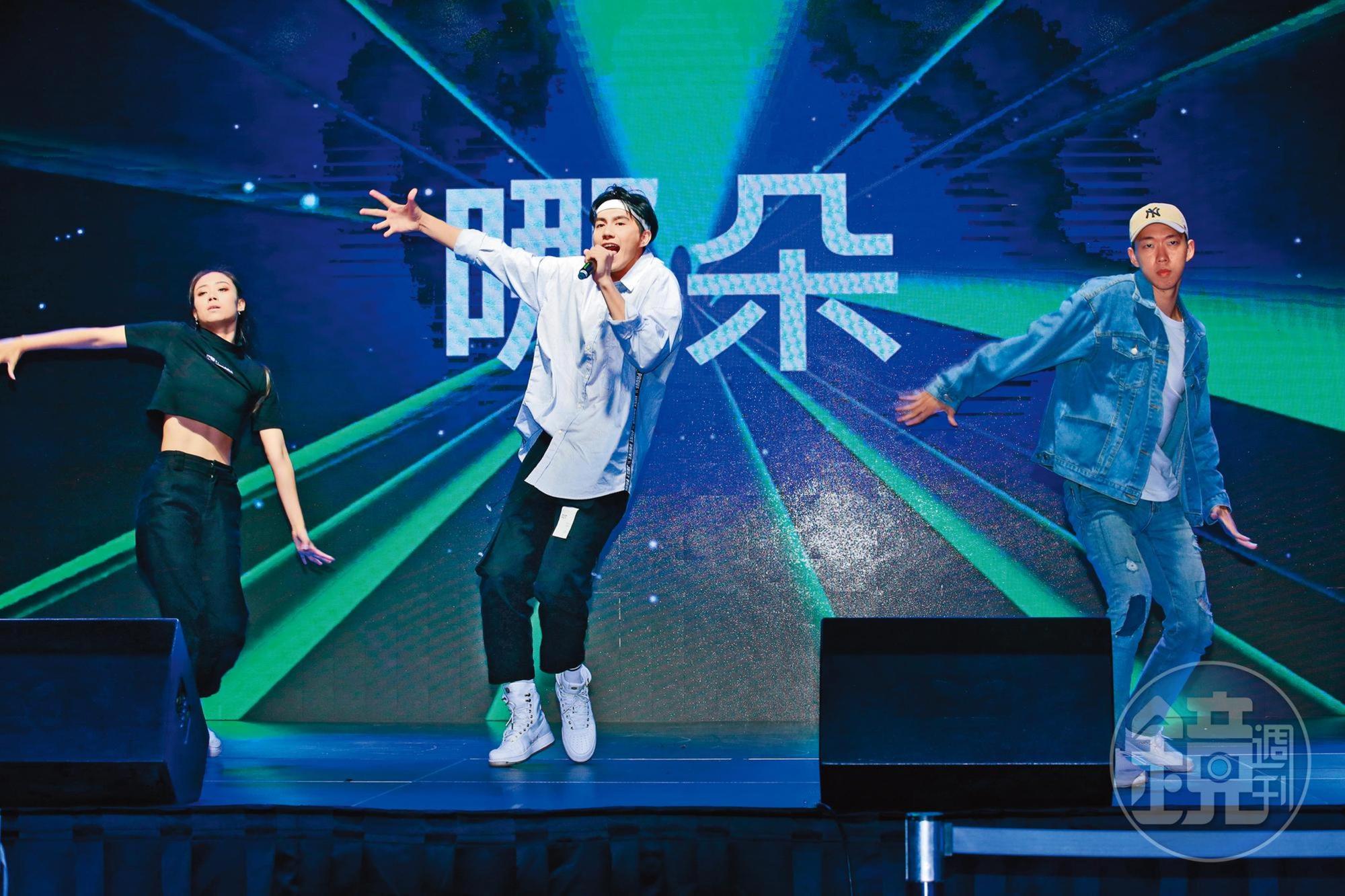 潘君侖(中)熱愛唱歌,期許自己能當一位全方位唱跳歌手。
