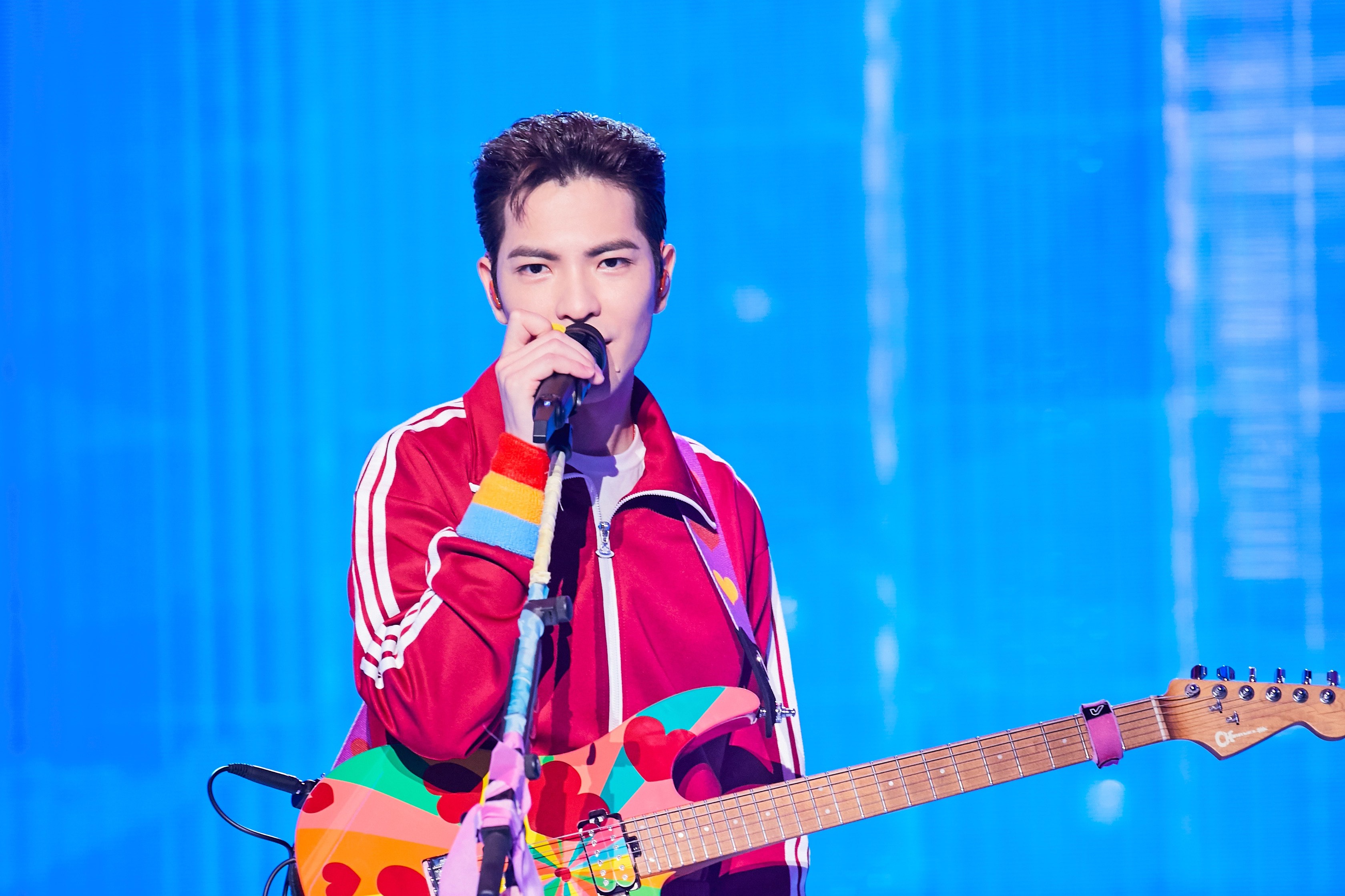 蕭敬騰推出新單曲〈已讀不回94我〉。（華納唱片提供）