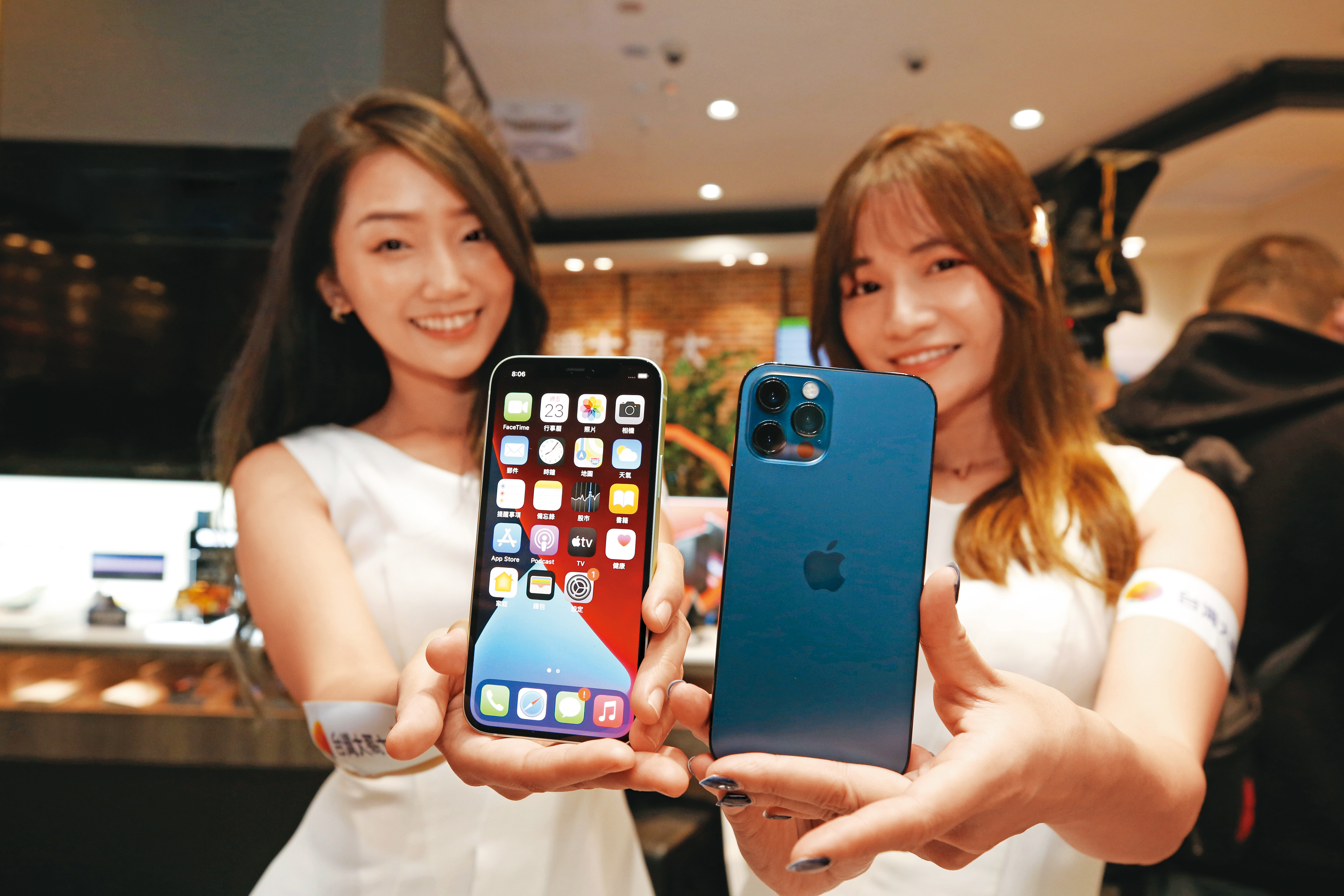 在蘋果去年發表的iPhone 12中，高階Pro系列就已經搭載光達鏡頭，也是蘋果把光達用在iPhone上的頭一遭。