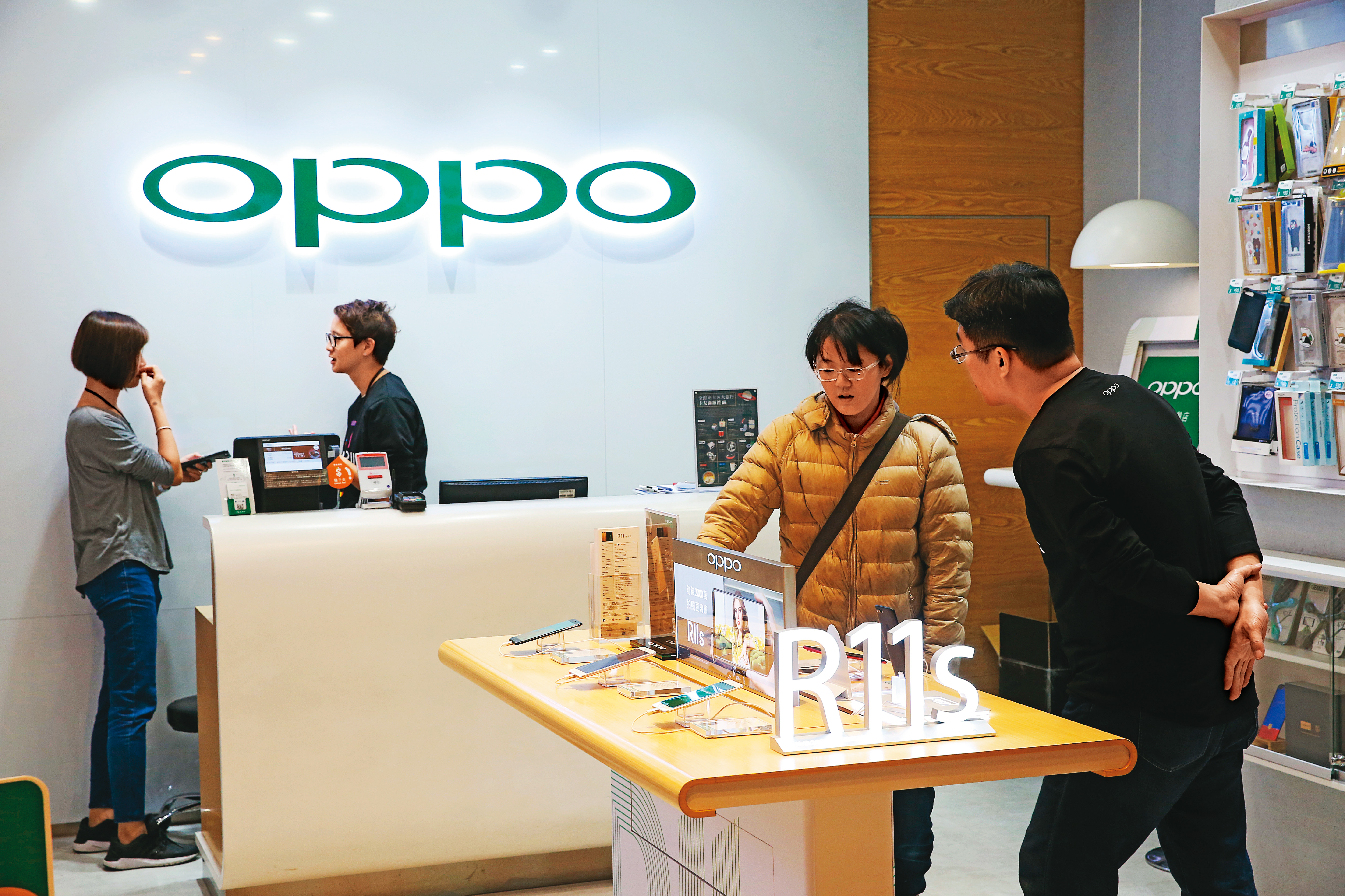 不少台廠已打入Android手機廠陣營的光學元件供應鏈，未來有望跟進蘋果獲利，如新鉅科，就拿下OPPO旗艦機Find X的3D感測鏡頭的供應商。
