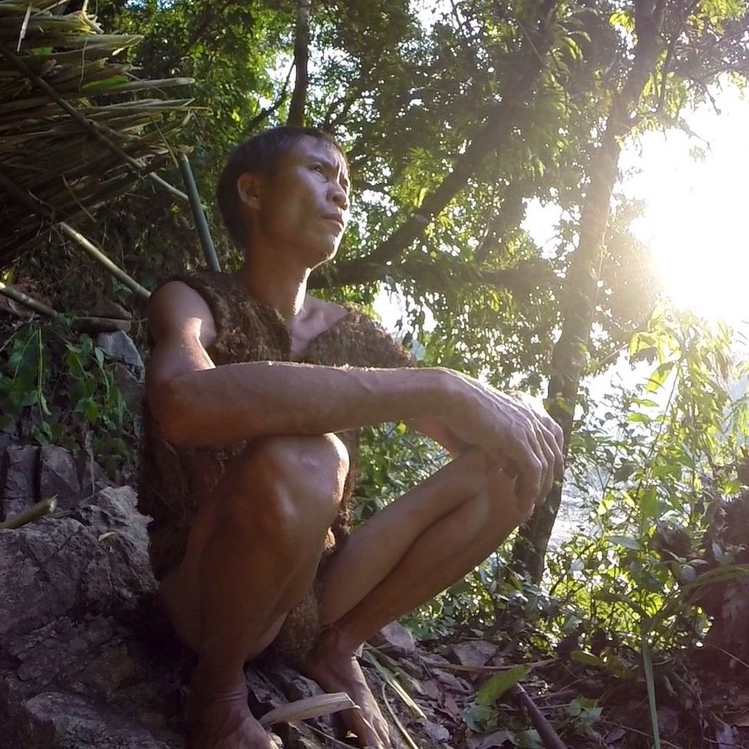 何文朗已與現代生活嚴重的脫節。(翻攝docastaway IG)