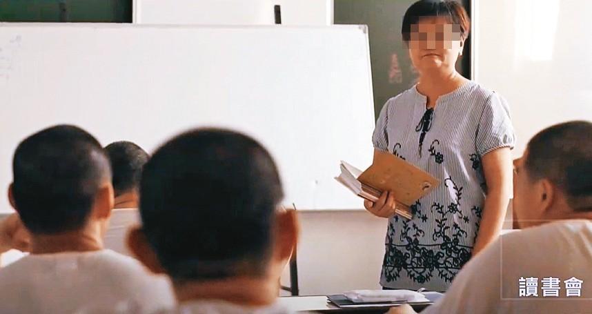 空中大學的老師每個月會入監1次,替嘉義監獄的受刑人上課。(翻攝嘉義監獄YouTube家庭支持 蛻.變 新自己)
