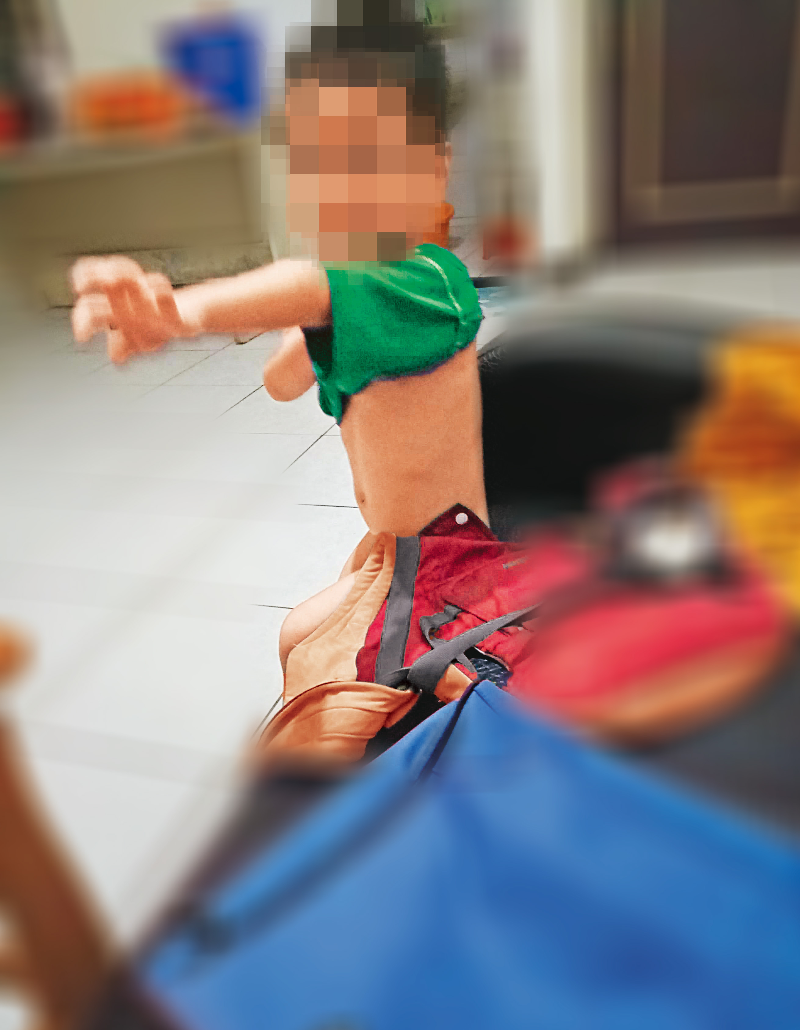 3歲男童瘦到肋骨明顯，法醫鑑定發現營養不良。圖經變裝處理。（讀者提供）