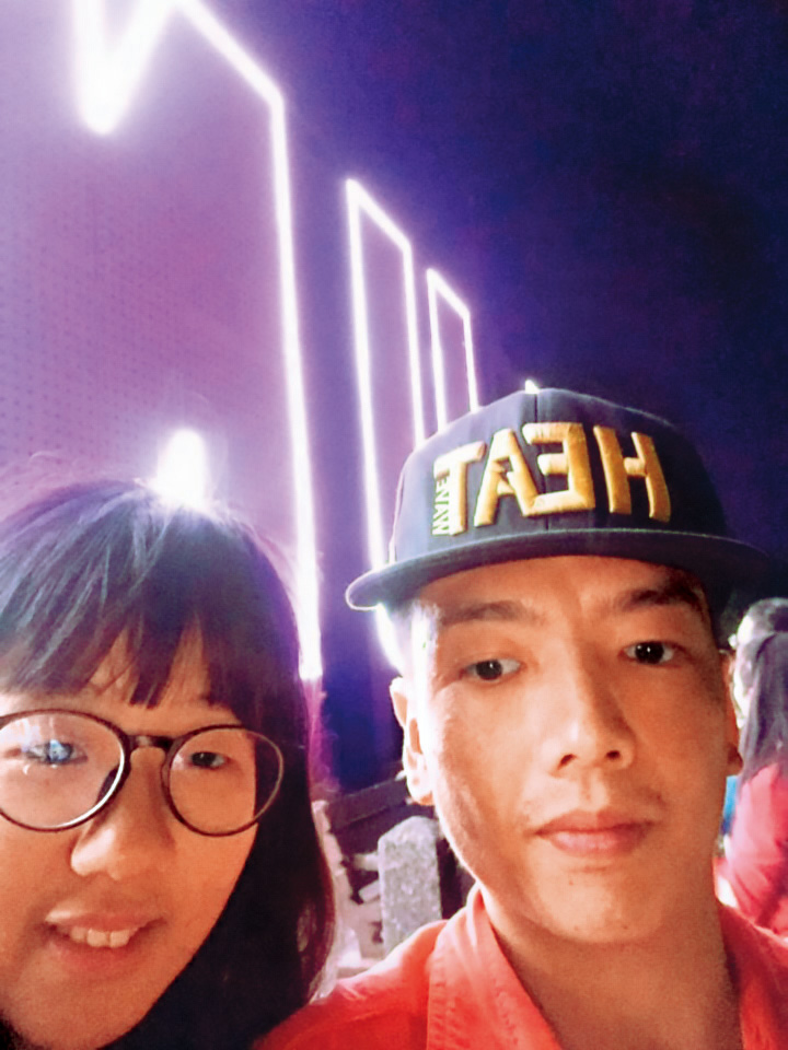 劉姓保母（左）和張姓丈夫（右）感情不錯，育有2子。（讀者提供）