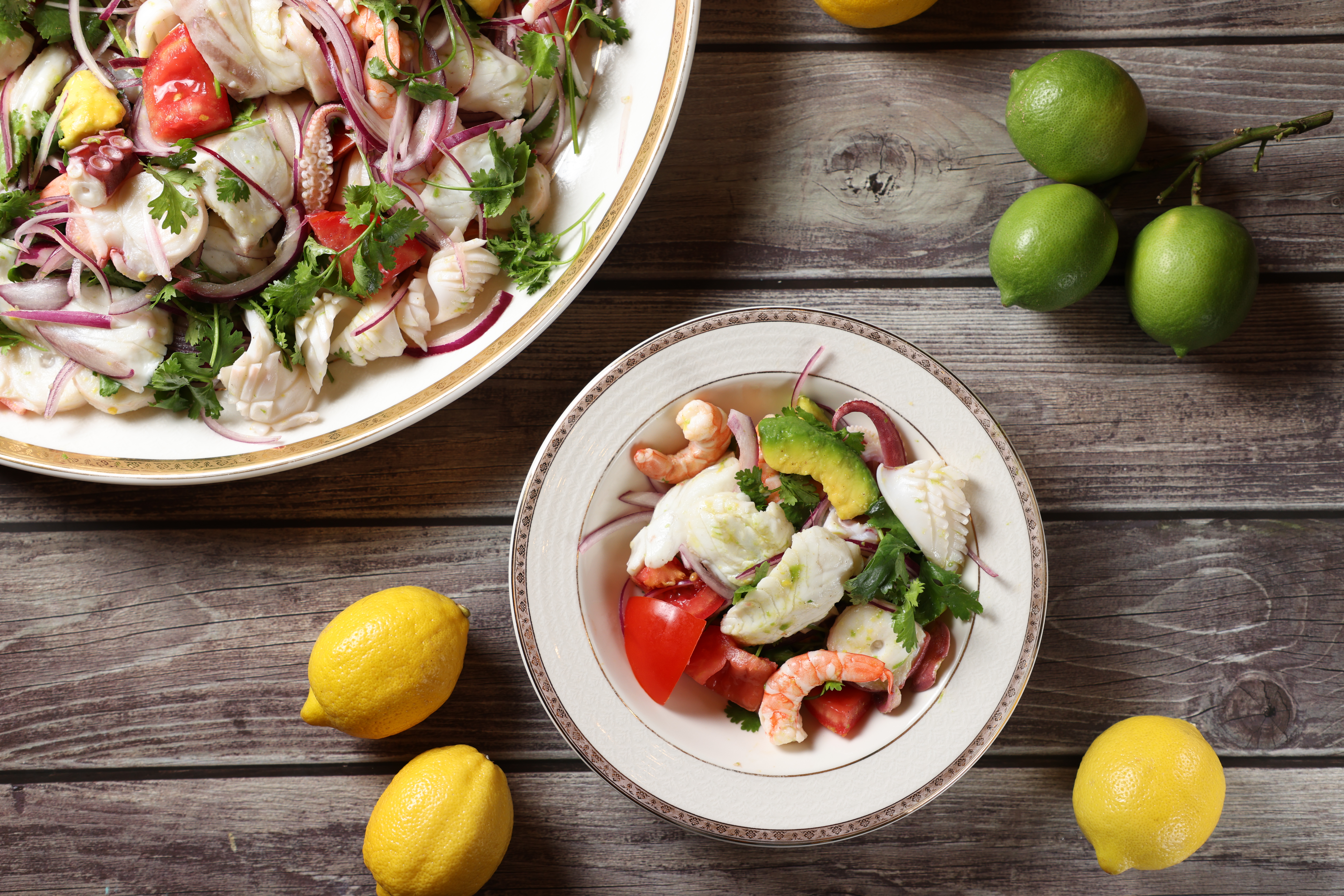 在中南美港口的熱帶園林吃到這道「巴拿馬酸醃生魚海鮮」，如今複製依舊酸爽夠味。