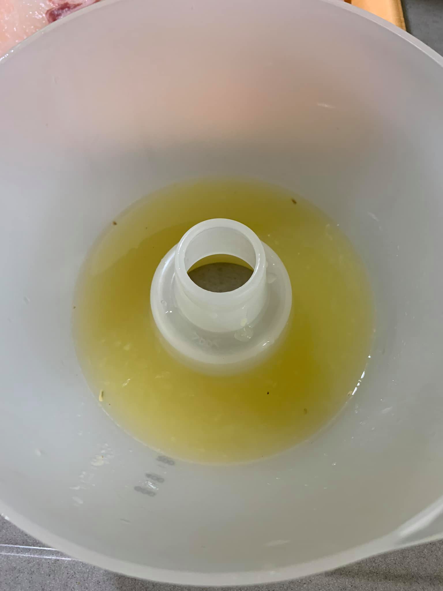 榨檸檬汁。