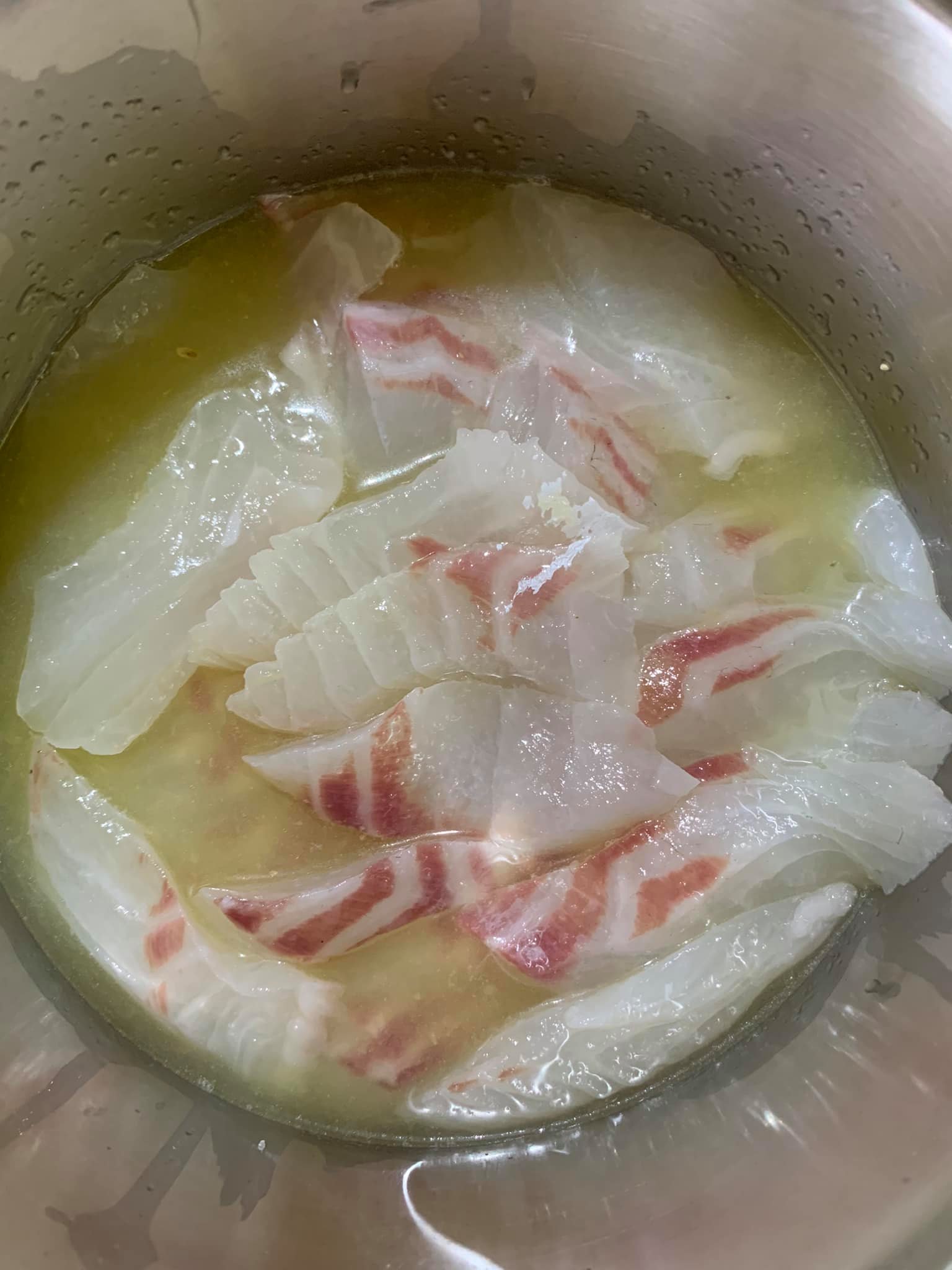 用酸汁醃生魚。