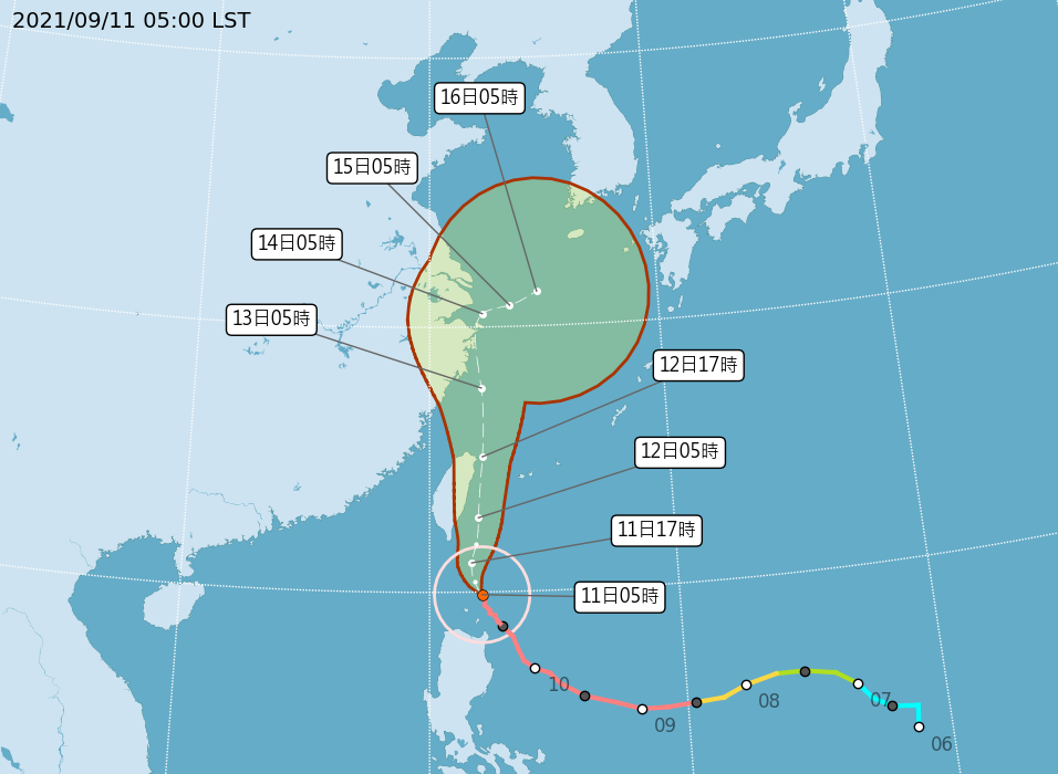 璨樹位於鵝鑾鼻的南南東方約260公里之海面上，以每小時13轉19公里速度，向北進行。（中央氣象局提供）
