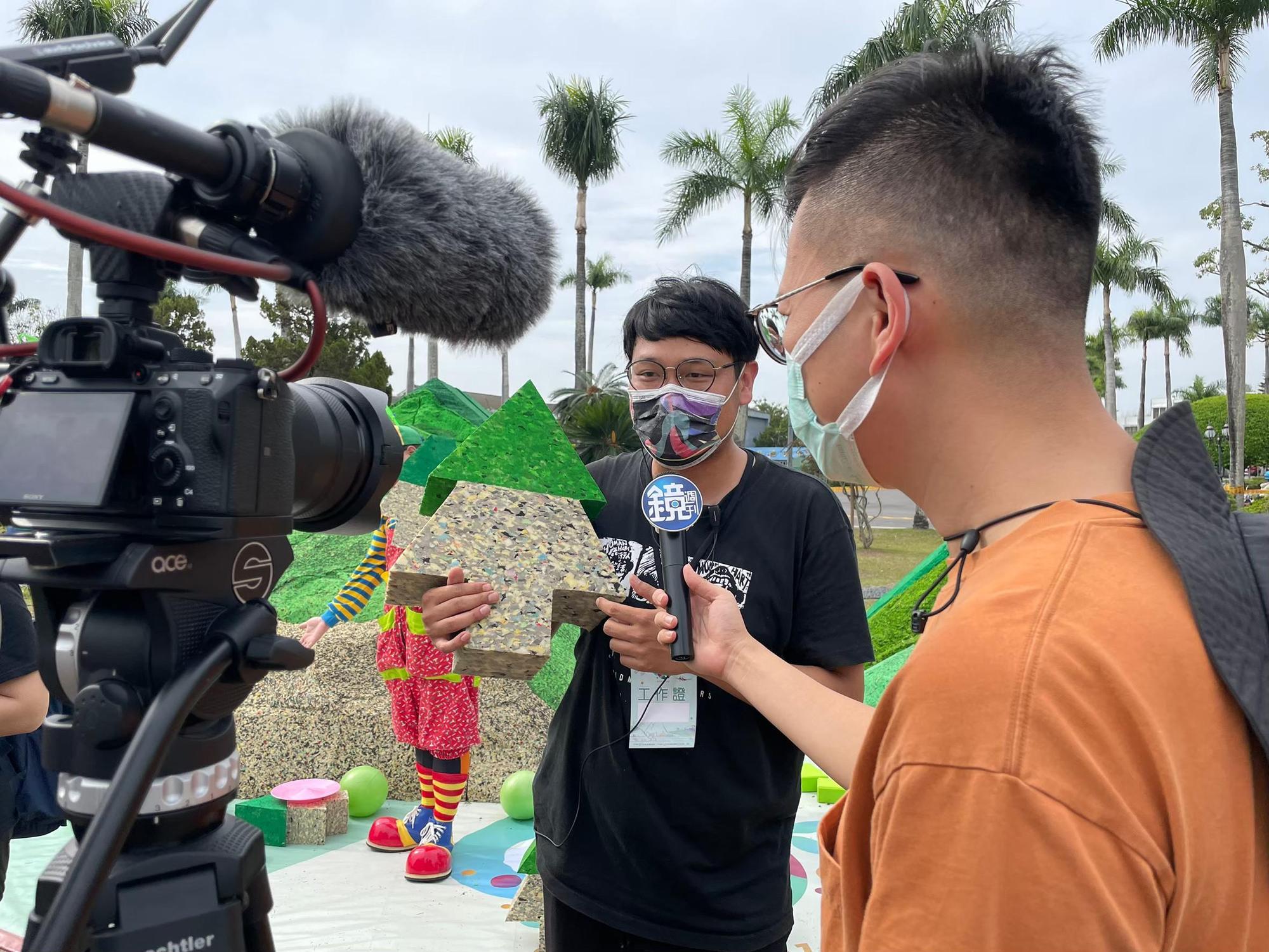 鏡采創意與阿福（何景揚）合作許多永續活動，圖為2021南投水保感恩季。